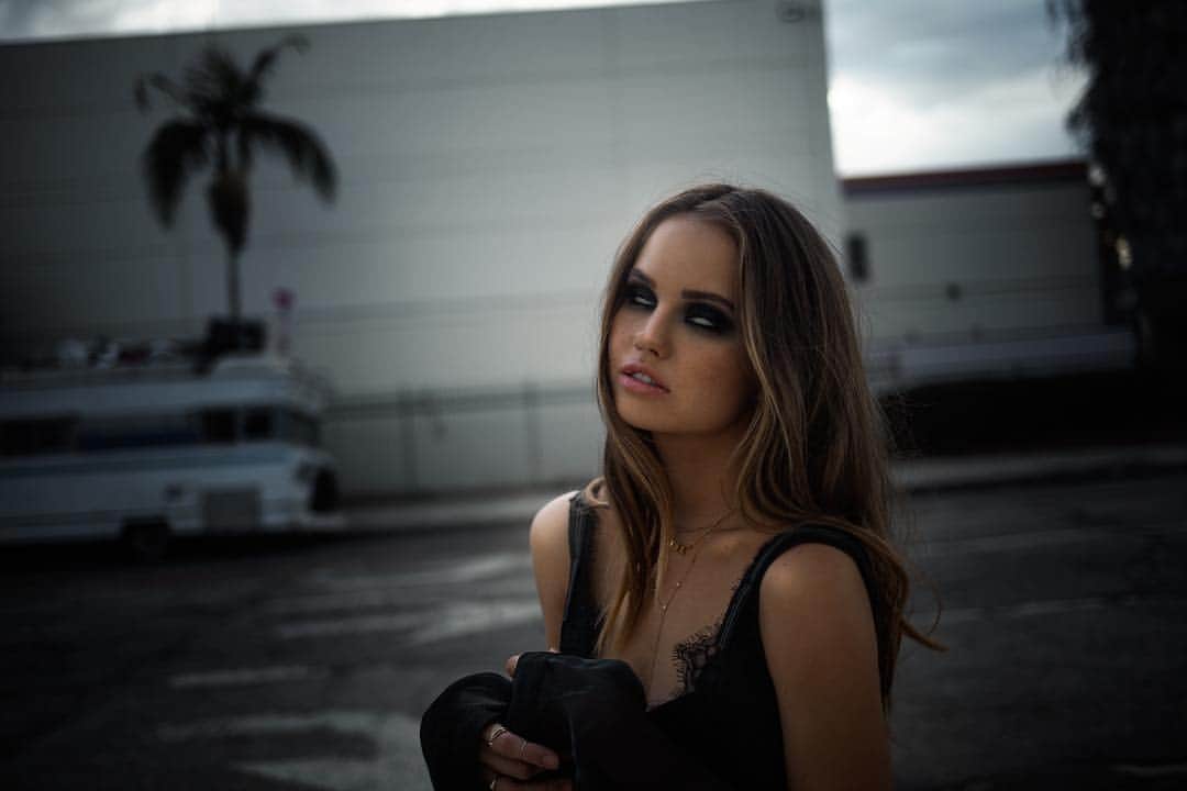 デビー・ライアンのインスタグラム：「People here tell the same stories over and over. You know if you tell a story enough times, it begins to change. Then in all the retelling, you’ve never actually told the same story twice」