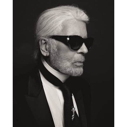 ソン・ヘギョさんのインスタグラム写真 - (ソン・ヘギョInstagram)「Rest in peace #karllagerfeld」2月20日 9時54分 - kyo1122