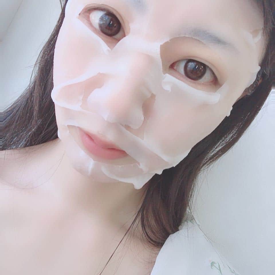 雪乃しほりのインスタグラム：「ヘアメイク前のパック。 パック余りすぎて（笑） #パック  #笑う  #パックは大切よね」