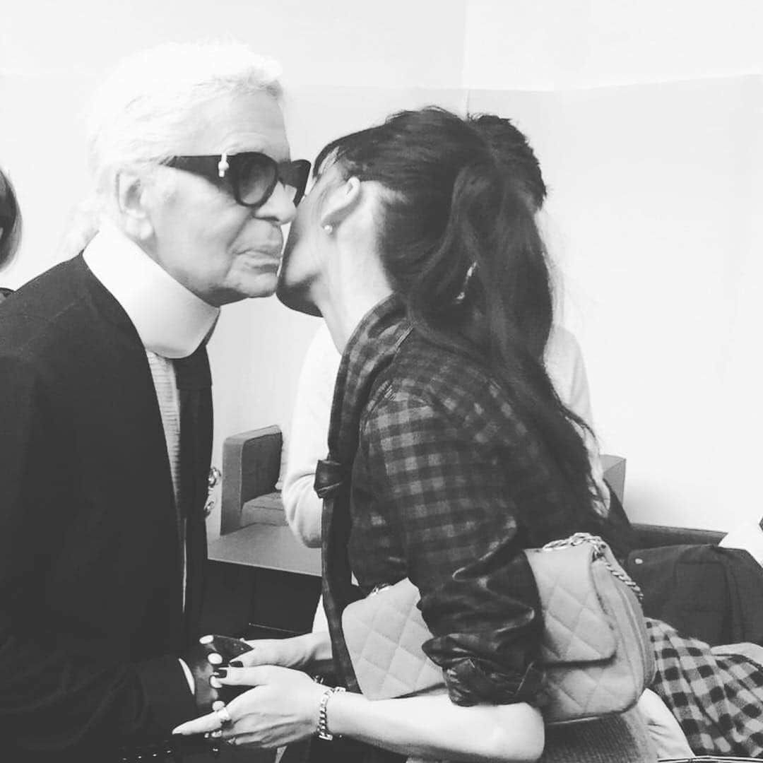 大政絢さんのインスタグラム写真 - (大政絢Instagram)「Karl Lagerfeld 彼が世界に残しているファッションへの影響力。私も影響を受けたその1人。これから先もその気持ちは変わらず。心からご冥福をお祈りします。」2月20日 12時20分 - aya_omasa_official