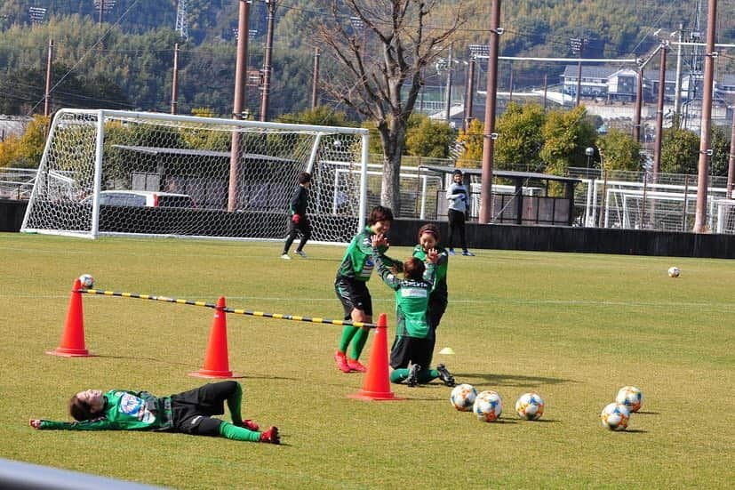 三浦成美さんのインスタグラム写真 - (三浦成美Instagram)「遅くなったけど、 ベレーザ合宿終了⚽️ サッカーでも日常でもずーと笑ってました🤣 リーグ開幕まで良い準備します😊 #練習後グランドにずっといる #本当いいチーム #早口言葉 #beleza」2月20日 12時36分 - miura_narumi17