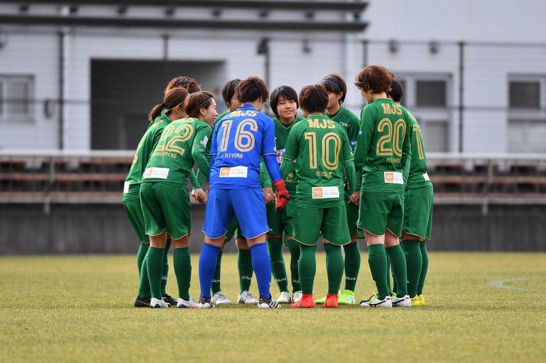 三浦成美さんのインスタグラム写真 - (三浦成美Instagram)「遅くなったけど、 ベレーザ合宿終了⚽️ サッカーでも日常でもずーと笑ってました🤣 リーグ開幕まで良い準備します😊 #練習後グランドにずっといる #本当いいチーム #早口言葉 #beleza」2月20日 12時36分 - miura_narumi17