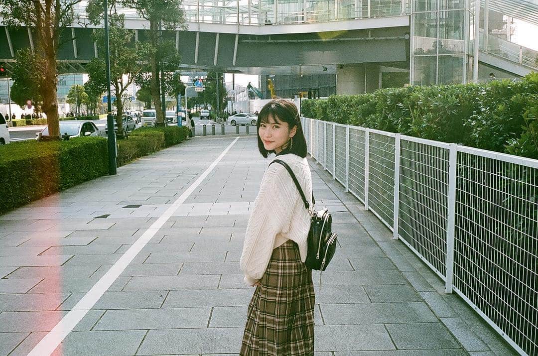 福岡聖菜さんのインスタグラム写真 - (福岡聖菜Instagram)「おさんぽ。 * * フィルムカメラを新調したら まだまだ使い方に慣れなくて フィルムが曲がって感光気味。。 もっと仲良くなりたいなぁ * * #フィルムカメラに恋してる  #フィルムカメラ #Konicac35 #横浜 #散歩」2月20日 23時16分 - seina___ff