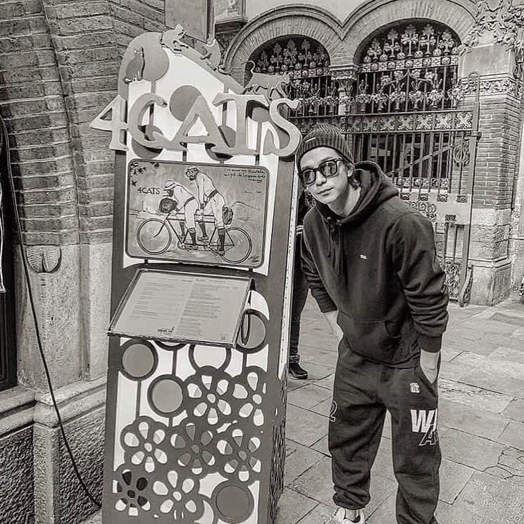三浦翔平さん大好きのインスタグラム：「素直に、簡潔に、カッコいい。の一言。 #三浦翔平#翔平さん#Spain#スペイン#バルセロナ#Barcelona#4CATS#四匹の猫」