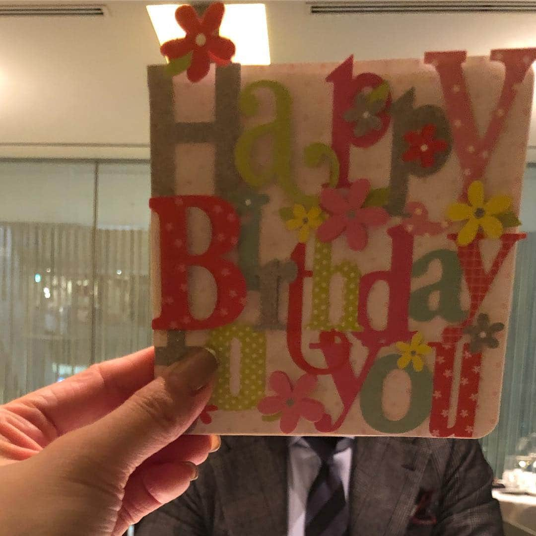 森麻季さんのインスタグラム写真 - (森麻季Instagram)「昨日は誕生日と結婚記念日🎂  母に息子をお願いし 久しぶりに夫婦でご飯へ🍴  #ゆっくり味わうって久しぶり #食事中の会話も息子のお世話で途切れ途切れになることが多くて #久しぶりにゆっくり話した気がする #花束とカード感激 #私がいっぱいいっぱいになっても #穏やかに受け止めてくれて #いつもありがとう  #今日から結婚3年目  #これからもよろしくね  #母になり両親の大きさを改めて感じる一年 #私の誕生日は両親が親になった記念日 #感謝の日  #心からありがとう  #和とイタリアンの融合  #見た目も味も素晴らしかった #沢山の品数で写真をまとめたけど伝わりきらない2枚目 #anniversary #birthday #heinzbeck #結婚記念日#誕生日#dinner #記念日ディナー」2月20日 16時07分 - maki.mori_m