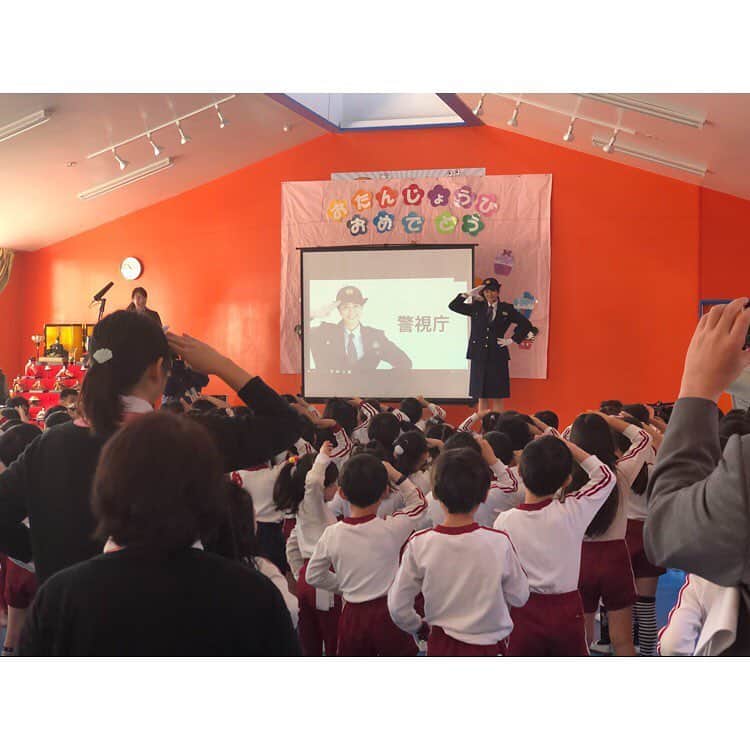 稲村亜美さんのインスタグラム写真 - (稲村亜美Instagram)「今日は江戸川幼稚園に訪問して園児の皆さんに110番の使い分けの大切さと110番ダンスを一緒に踊りました😊❤️みなさんパワフルでパワーをいただいちゃいました！！！お悩み事や心配ごとは#9110 に電話しましょう👮‍♂️」2月20日 16時27分 - inamura_ami