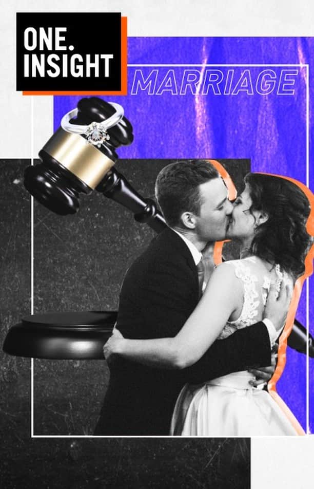 ONE MEDIAのインスタグラム：「何をやるにも﻿ 「こうしなきゃいけない」﻿ 「ああしなきゃいけいない」﻿ 世の中にある常識にとらわれている人が﻿ 多いんじゃないかなと思う。﻿ ﻿ そう言う声を聞くたびに﻿ やるせない思いでいっぱいになる。﻿ ﻿ 同じ価値観を持っていることのほうが珍しいと思うし﻿ 捉え方ややり方だって、一人一人違う。﻿ ﻿ それは、結婚観でもそうだと思う。﻿ ﻿ 今回出会った月イチ婚の荒川さん夫婦や﻿ 事実婚の原口さん。﻿ 常識にとらわれず自分たちの﻿ ベストな形のライフスタイルで﻿ 生きようとする姿から﻿ もっといろんな結婚の形があっていいと感じた。﻿ ﻿ 一人一人の個性が認められつつある世の中で﻿ 既成概念からの脱却が﻿ 自分らしく生きていくことに必要なのかもしれない。﻿ ﻿ 世の中の結婚観にとらわれず﻿ 愛する人と幸せなパートナーの形を﻿ 作っていいけたらいいね！﻿ ﻿ あなたが考える理想の結婚の形はなに？﻿ コメントで教えてね﻿ ﻿ 【一人一人が作る結婚観 ｜ #ONEINSIGHT】﻿ ﻿ Supported by CRAZY WEDDING﻿ https://www.jiyukon.com/?onemedia﻿ ﻿ #パートナー #自由婚 #CRAZYWEDDING」