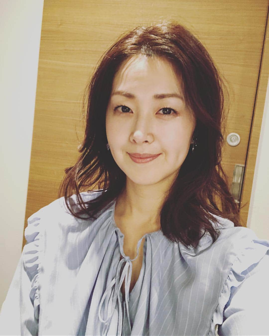 笛木優子のインスタグラム：「コエルのブラウス可愛い😍  明日はお昼の12時より MXテレビ ひるキュン にゲスト出演します！ 生放送です🥰 お昼休憩の時にでも見てください📺🌞」