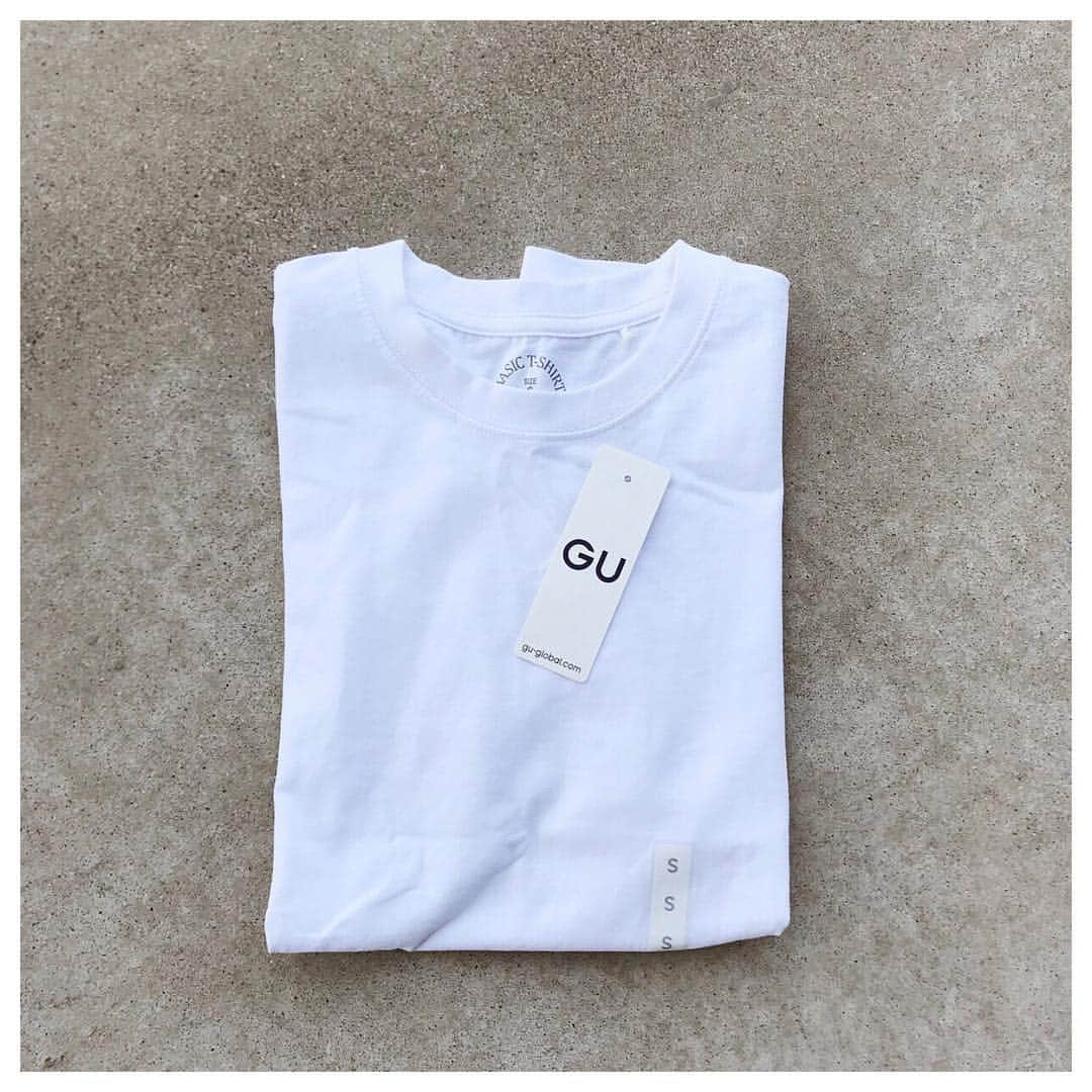 muua777さんのインスタグラム写真 - (muua777Instagram)「: いたって普通のtシャツを探して…♡ guのmen'sの新作‼︎uniqlouよりこっちの素材がすきだし590円なんて最高🎉 ・ ・ #白t#gu#men's #暖かくなるのが待ち遠しい」2月20日 18時45分 - muua777