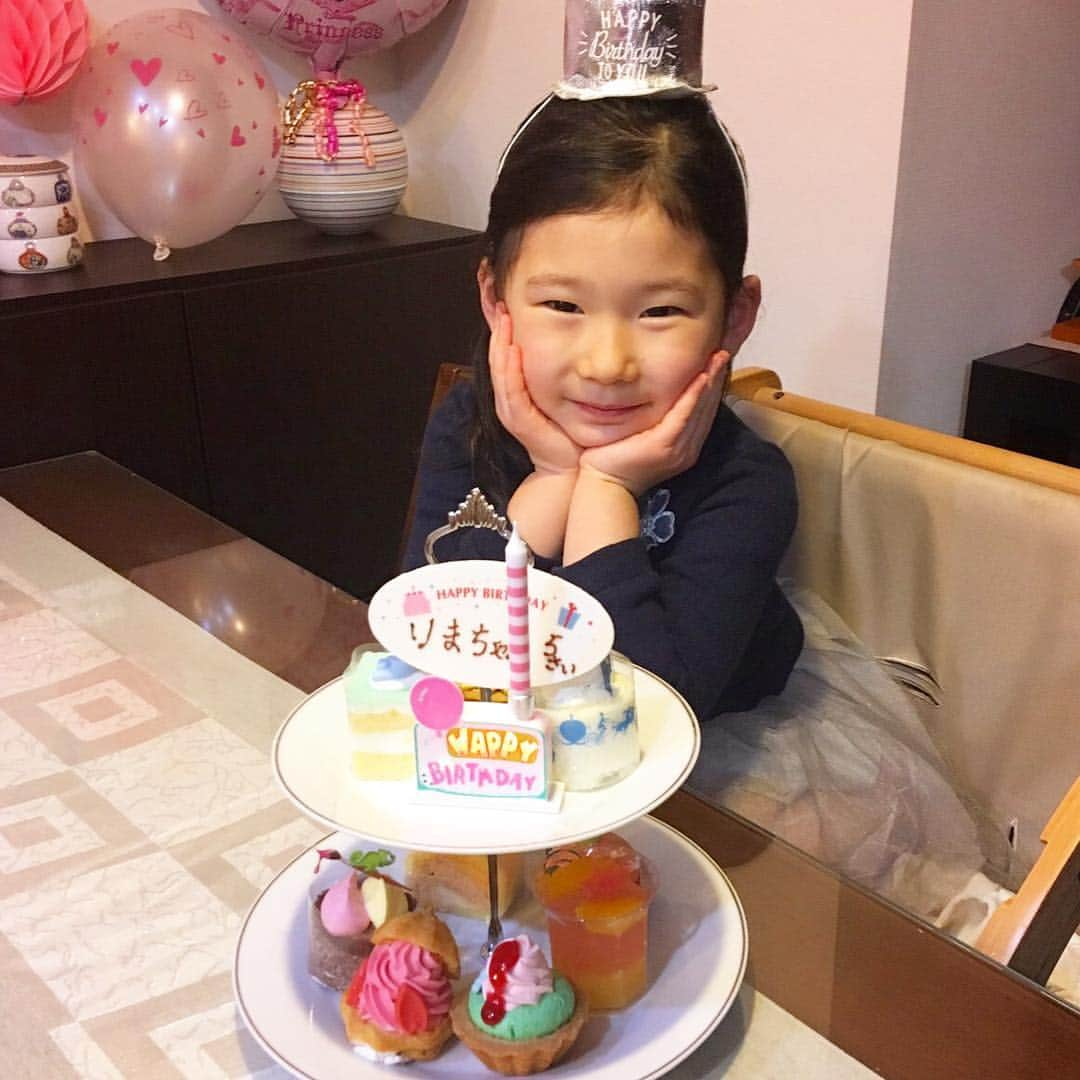 干場義雅さんのインスタグラム写真 - (干場義雅Instagram)「My sister's baby is so cute.  姪っ子のリマ姫、5歳の誕生日おめでとう‼️ ますますキラキラと輝く1年になりますように。またカニ食べに行こうね〜。かわいすぎて、オジジは本当に気絶してしまいましたよ〜（笑）  #リマ #リマ姫 #リマスタグラム #リマの気持ち #リマかわいすぎる #姪っ子 #姪っ子ちゃん #オジジ #オジジめろめろ #干場義雅  #yoshimasahoshiba @yoshimasa_hoshiba  @forzastylecom  #forzastyle  #fashion #coordinate #menswear #ootd #ootdshare #ootdfashion #instagood」2月20日 18時57分 - yoshimasa_hoshiba