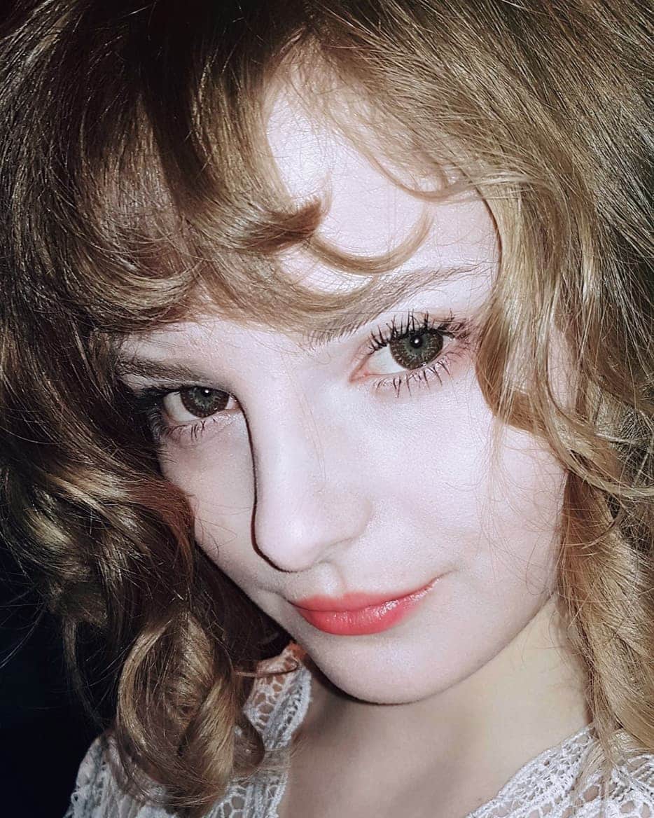 Ella Freyaのインスタグラム：「😤」