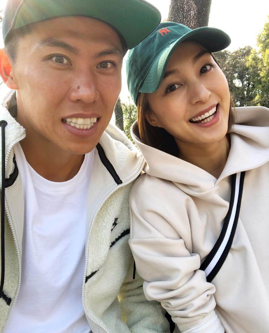 福間文香のインスタグラム：「🌞👫☕️🌷 #coffeetime #sunnyday  #散歩  #nike」