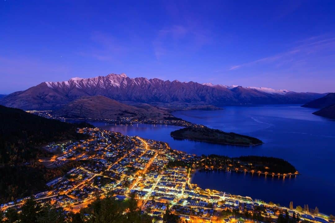 School Withさんのインスタグラム写真 - (School WithInstagram)「【ニュージーランド クィーンズタウン🇳🇿】 . クィーンズタウンはニュージーランド随一のリゾート地🏞 スカイラインゴンドラを登ったら、ワカティプ湖とクイーンズタウンの街が見渡せる絶景が待っています🚡 南半球で最も急峻なゴンドラとしても有名なので、スリルを味わいたい方にもおすすめです✨ . #スカイラインゴンドラ #ワカティプ湖 #クィーンズタウン #留学 #留学生活 #ワーホリ #ニュージーランド留学 #ニュージーランド旅行 #旅 #旅行 #ニュージーランド #絶景 #世界の絶景 #英語の勉強 #英語の勉強垢 #大人の勉強 #大人の勉強垢 #海外旅行好きな人と繋がりたい #旅行好きと繋がりたい #旅好きと繋がりたい #旅スタグラム #旅したくなるフォト #マイトリ . #schoolwith」2月20日 20時04分 - schoolwith_ryugaku