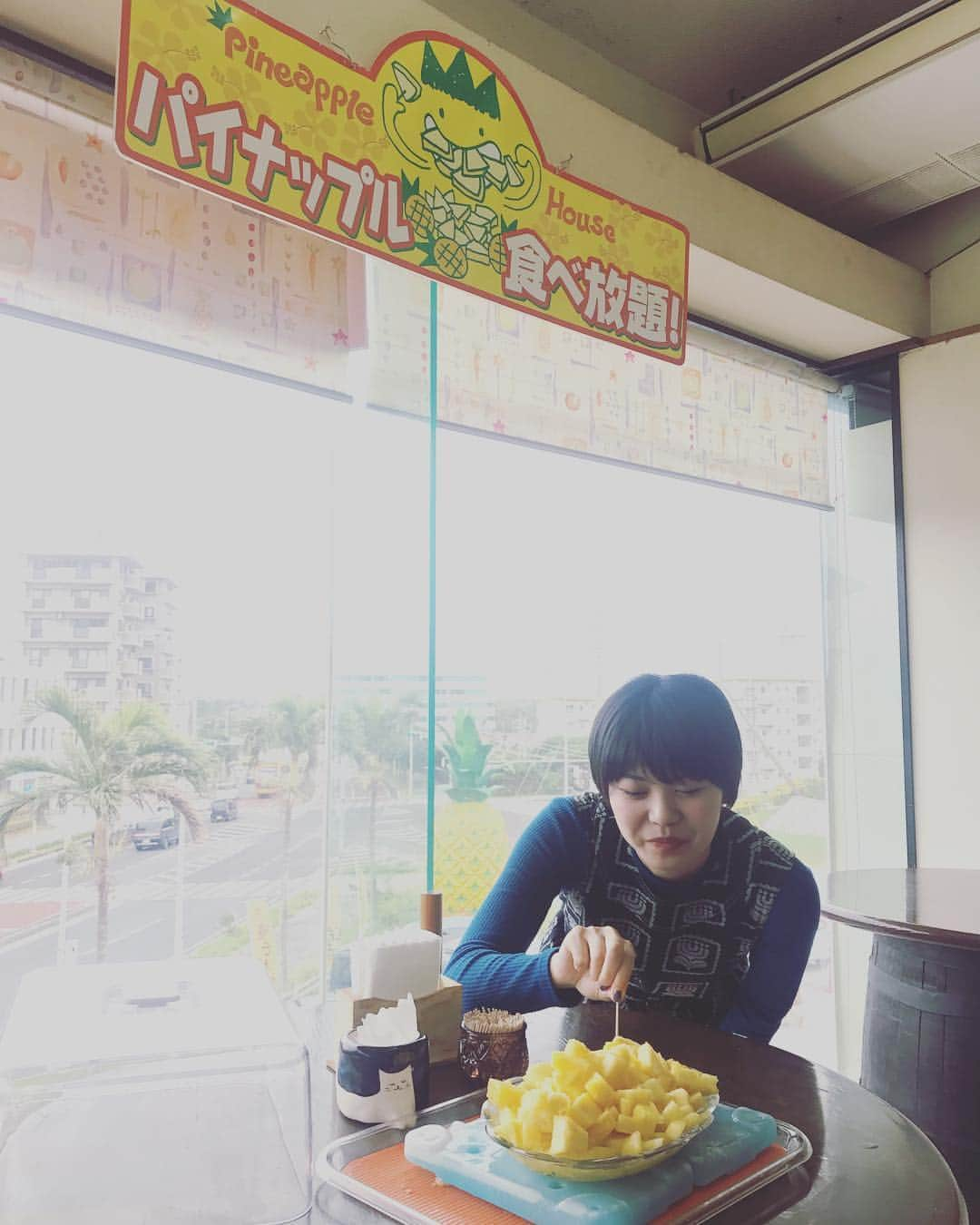 Negiccoさんのインスタグラム写真 - (NegiccoInstagram)「では呼んでみましょう。﻿ パイナップル食べ放題コーナーのMeguさーん！﻿ ﻿ #Negicco﻿ #Megu」2月20日 22時58分 - negicco_official