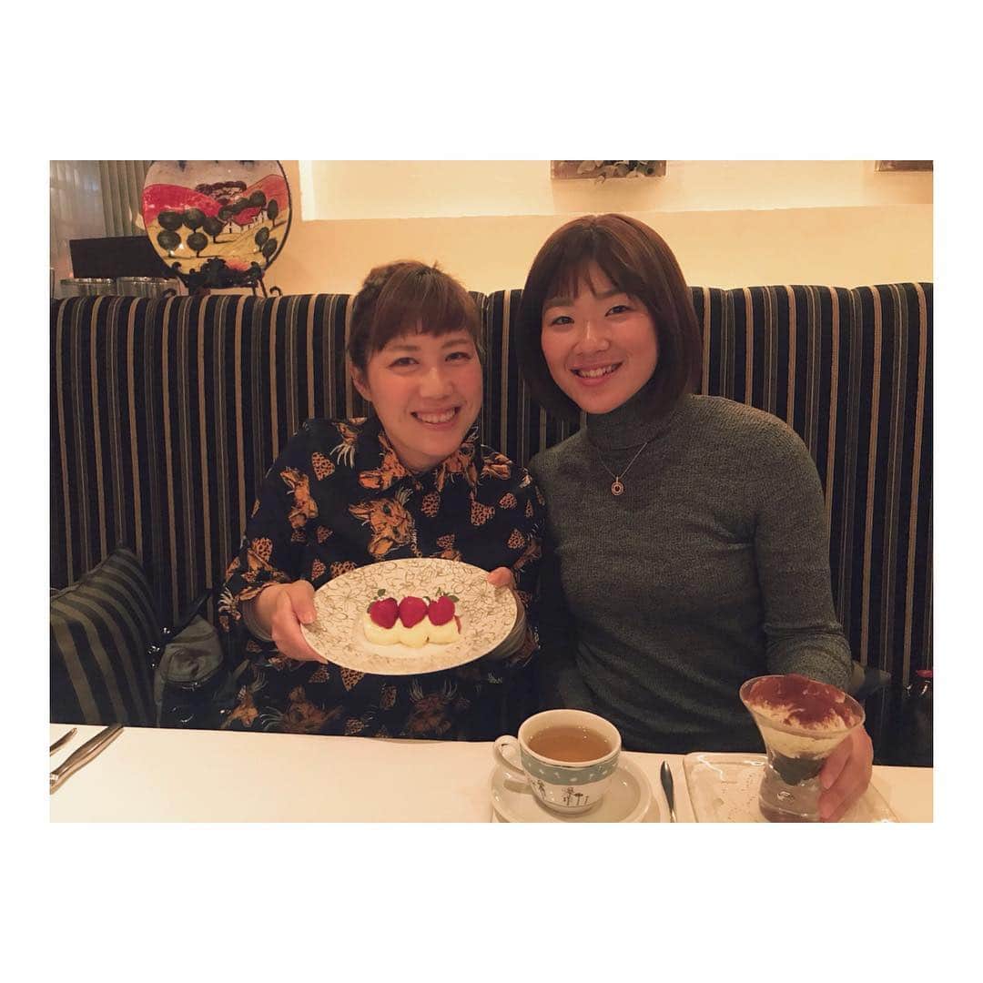 綾田紘子さんのインスタグラム写真 - (綾田紘子Instagram)「. 昨日は朝から晩まで千紘と一緒でした🌸 最高の天気の中でゴルフして、めちゃくちゃ美味しいご飯とワインいただいてほんと幸せな1日でした🙆‍♀️❤️ . はー余韻がすごい♡ . #ヴィノテカサクラ  #記念日、デートなどにも雰囲気ピタリ！」2月21日 9時07分 - roco_0816