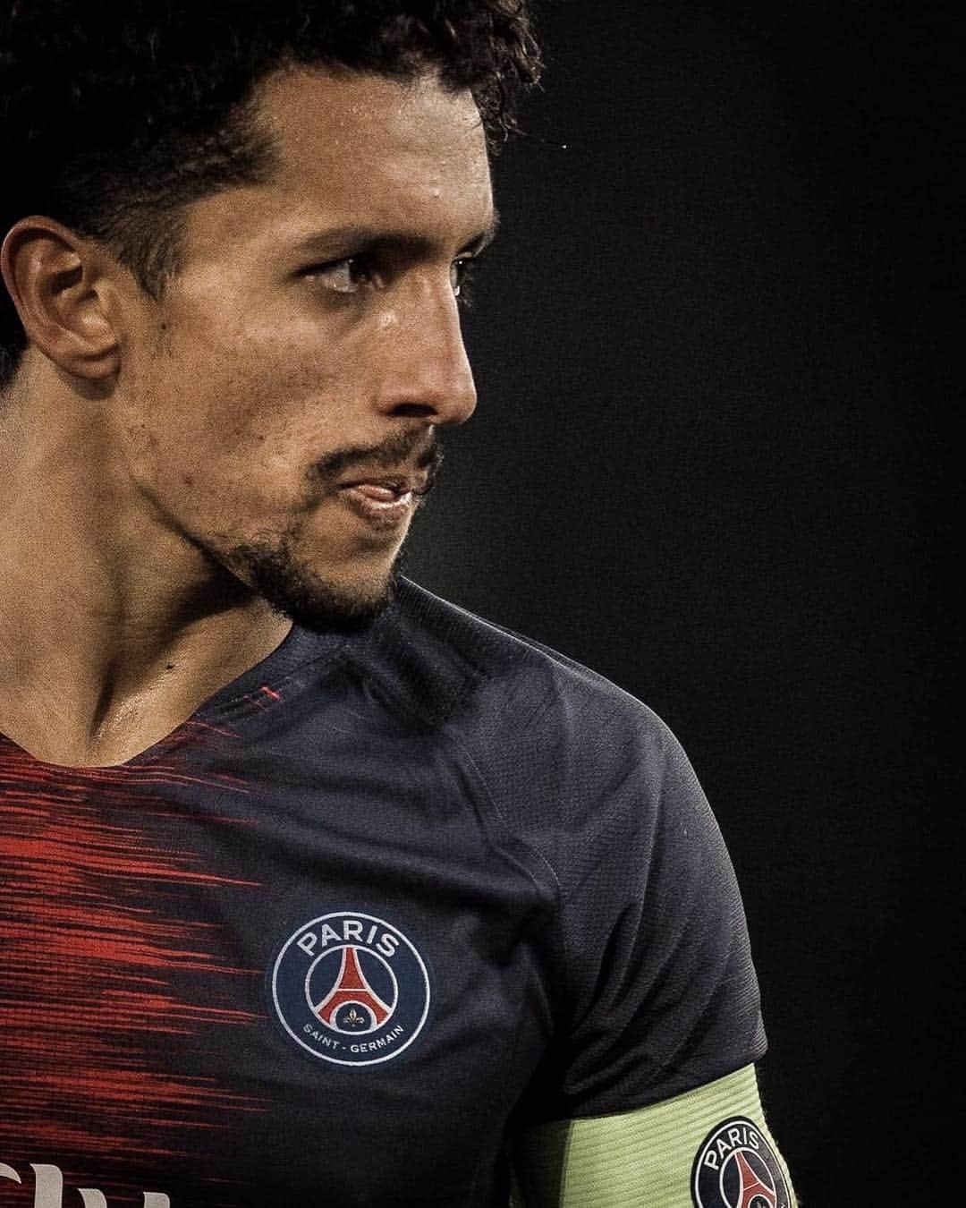 マルコス・アオアス・コレアのインスタグラム：「🇫🇷 Victoire 5x1! Bravo, bravo et bravo les gars, on continue sur le bon chemin. 👏🏽 . 🇧🇷 Vitoria 5a1! Coisa linda rapaziada, continuando no caminho certo. 👏🏽 #IciCestParis #AllezPSG」