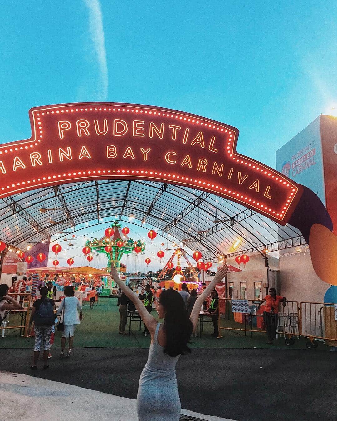 Marumiさんのインスタグラム写真 - (MarumiInstagram)「. What a fun place🎠🎡 #marinabay #marinabaycarnival」2月21日 1時02分 - marumi_okada