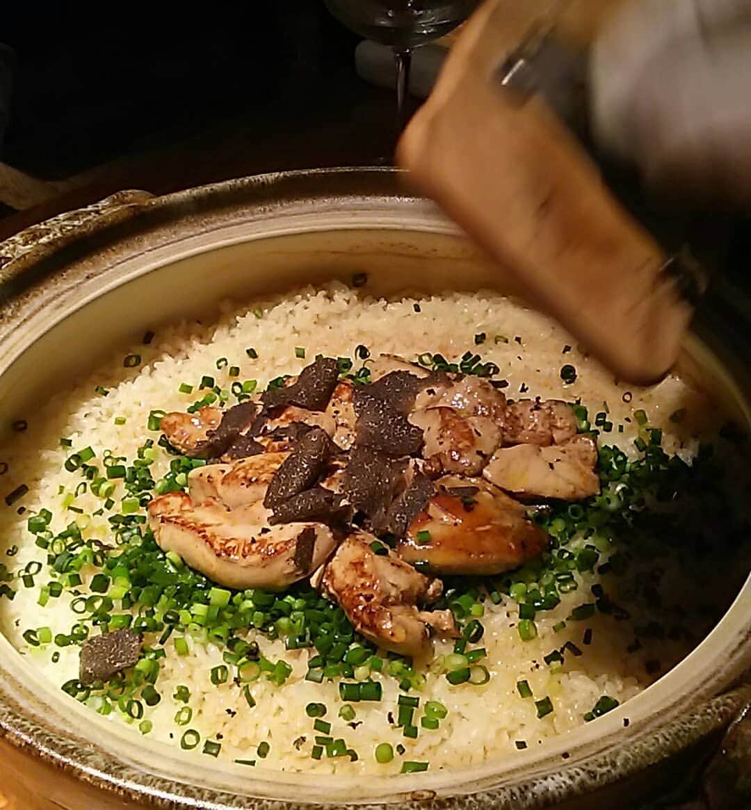 梅田陽子さんのインスタグラム写真 - (梅田陽子Instagram)「土鍋ご飯。フォアグラとトリュフ入り。久々におかわりしました。土鍋で炊くご飯はやはり美味しいなぁ🍴  #土鍋ご飯 #ご飯 #ご飯大好き #お米好き #itsumo  #六本木 #定番のプリンも食べました」2月21日 1時20分 - yokoumeda