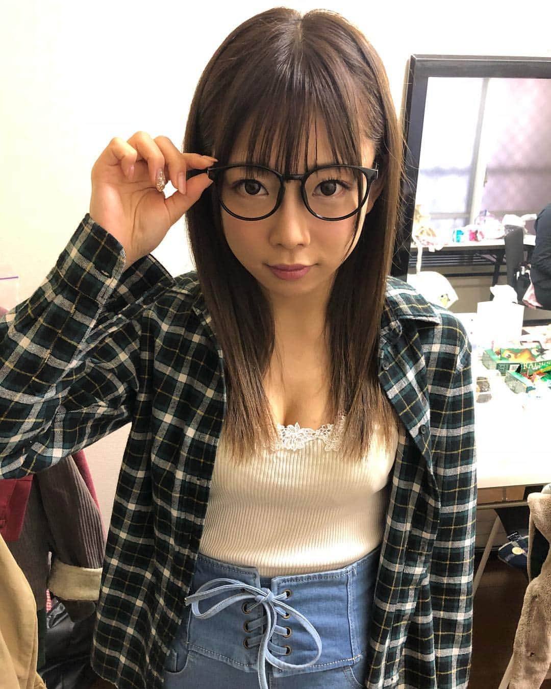 紗倉まなさんのインスタグラム写真 - (紗倉まなInstagram)「本日は月に一度のAV撮影日でした！『ダサい』と言われて25年。『ダサいと言う人が、人としてダサい』と言い続けて25年。そんな私にぴったりな内容の企画がきました。。。......そうです、ダサくてモサい女の子役です。元々の気質に合っていて凄く楽しかった。。。 #AV撮影 #月一という頻度 #驚かれがちだけど #つまりでいうところ #月に一度 #最大の性欲を #放出させているのだよ #よくわからないけど #きっとエロい #買ってほしい #観てほしい #君も真のAVマイスターへ #AVの海賊(版)王になったら #ちょっと困るよ #いやだいぶ困る #ハッシュタグ迷走中」2月21日 1時35分 - sakuramanateee