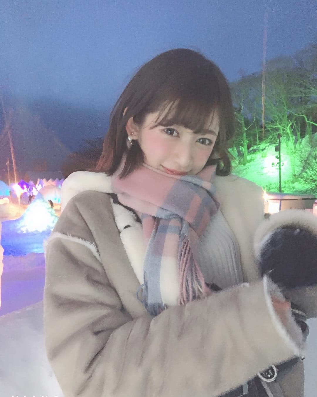 荒木沙織さんのインスタグラム写真 - (荒木沙織Instagram)「雪をまんきつ〜☃️ . . (コメント返していきます🐥) . . #北海道旅行#北海道#札幌#札幌観光#hokkaido」2月21日 3時13分 - sao__0813