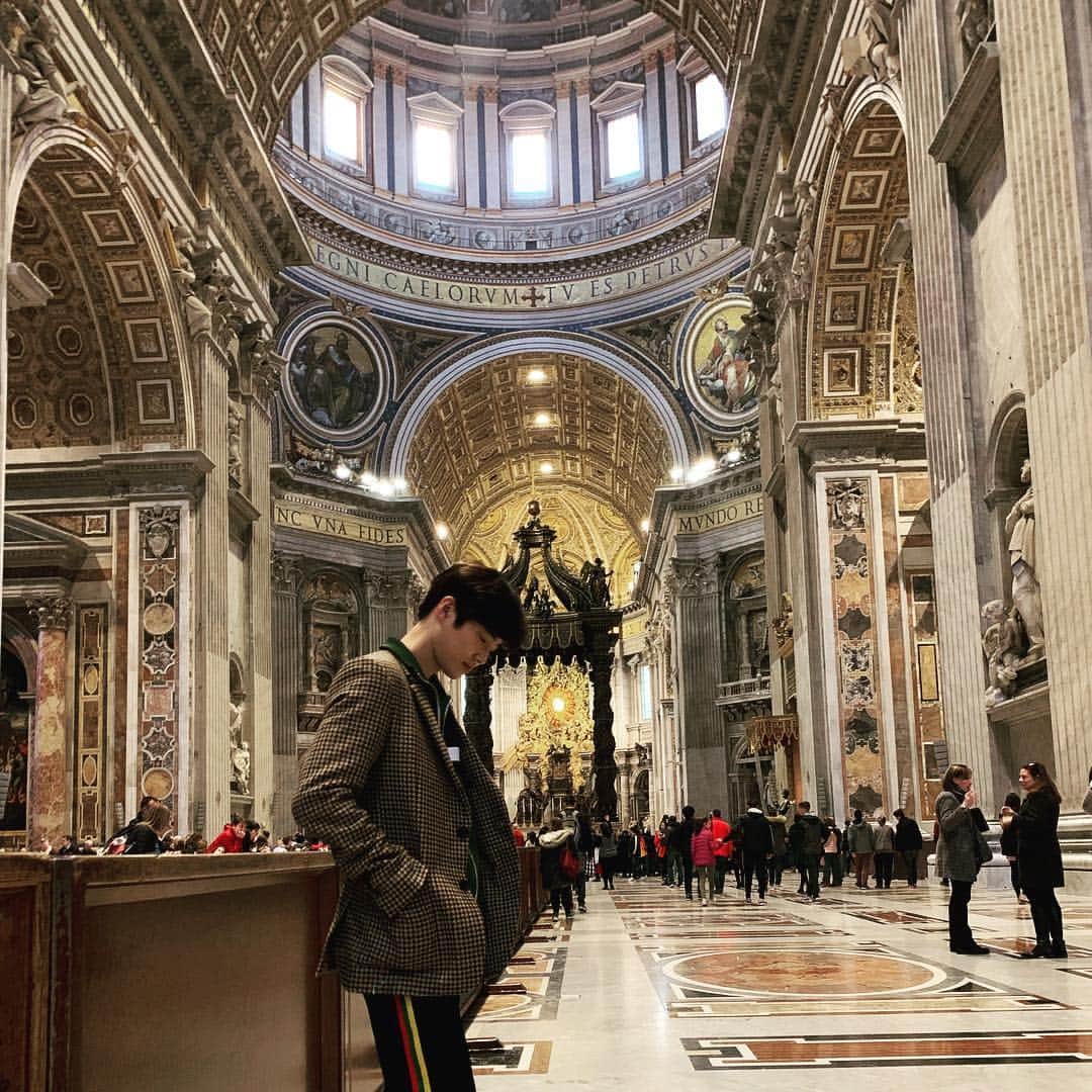 スホさんのインスタグラム写真 - (スホInstagram)「#vatican 🤫」2月21日 6時16分 - kimjuncotton