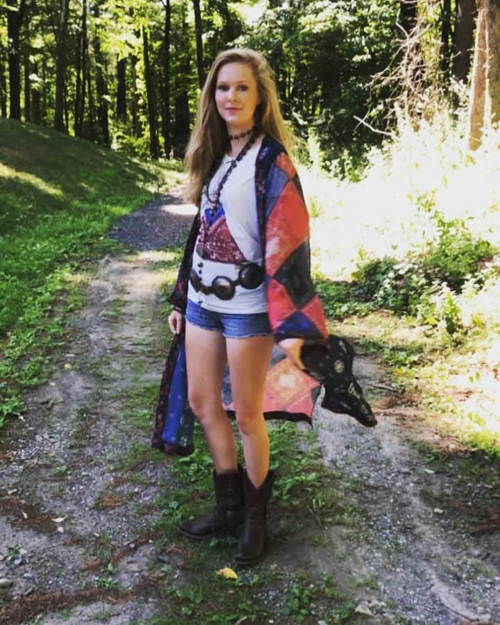 のインスタグラム：「All the fabulous feels in the Frontier Duster! ✨」