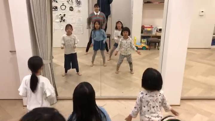 夏目亜季のインスタグラム：「#キッズダンススクール の「課題曲」が 私 #夏目亜季 の #ミラクルパワー だったみたいで、送ってもらいました！ 子供ちゃん達、ばっちぐー！ めちゃ可愛い！たくさんおどってね👏❤️🐹🐰 #踊ってみた #ダンス #キッズダンス #ダンススクール  #梅カムこんぶ #梅カムこんぶpr大使 大使 #舞鶴 #京都 #かわいい女の子 #可愛い  #東京カメラ部 #舞鶴市 #夏目亜季 #ヘルプマーク #SLE #全身性エリテマトーデス #予防医療 #女優 #アイドル #ブロガー #トマオニアンバサダー #トマオニ  #舞鶴 #京都 #かめらすきな人と繋がりたい #撮影  #個撮 #撮影会 #カメラマン募集 #カメラマンさんと繋がりたい」