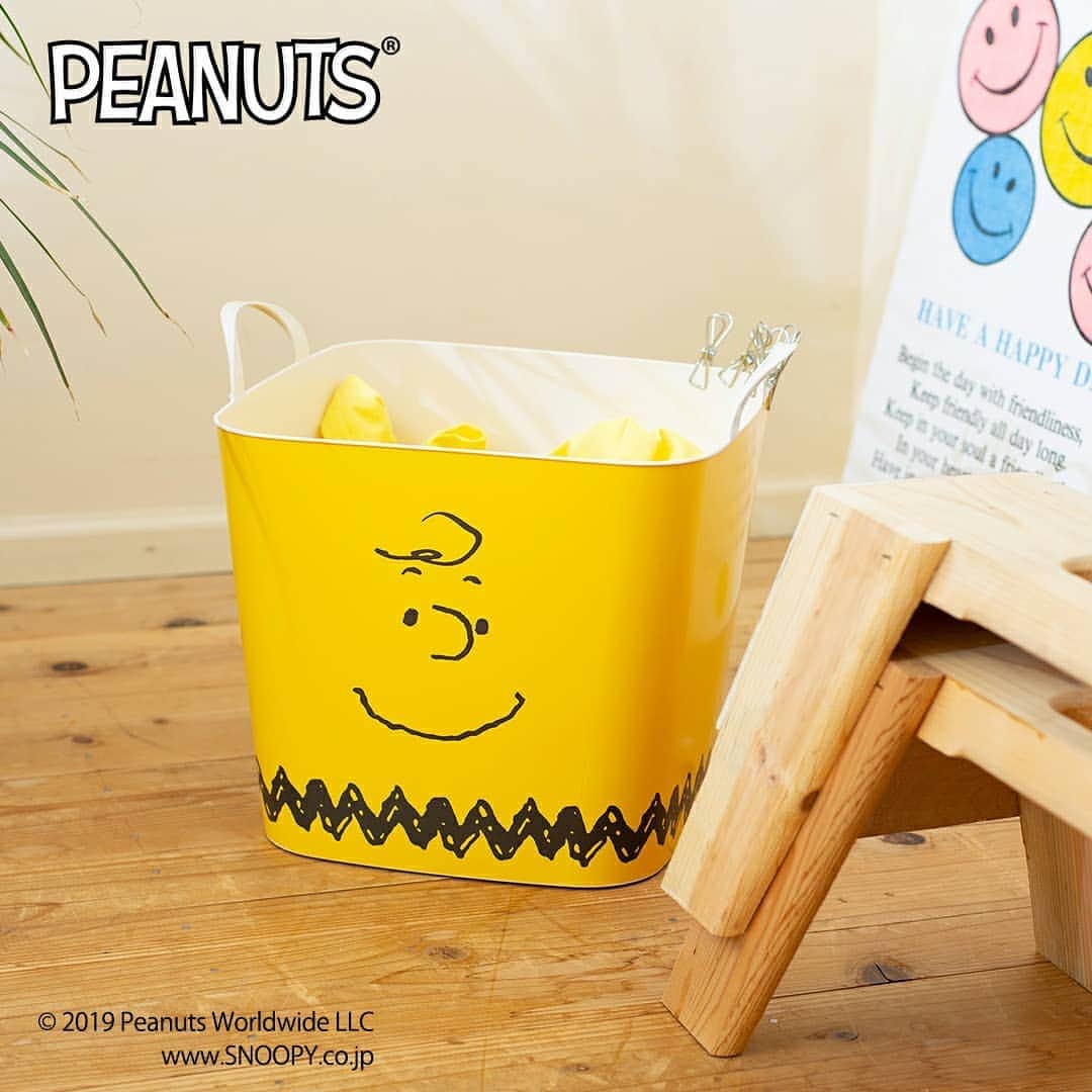 のインスタグラム：「stacksto,にスヌーピーでお馴染みの「PEANUTS」のデザインが登場です。⠀ ⠀ 1950年の登場以来、現在も世界中で愛されるPEANUTSの仲間達の魅力を、baquetとpelican garbeeでお楽しみください。⠀ ⠀ #収納 #バスケット #インテリア #暮らし #整理整頓 #片付け #おしゃれ #丸洗いできる #ピーナッツ #スヌーピー #チャーリーブラウン #スタックストー #peanuts #snoopy #storage #interior #baquet #stacksto」