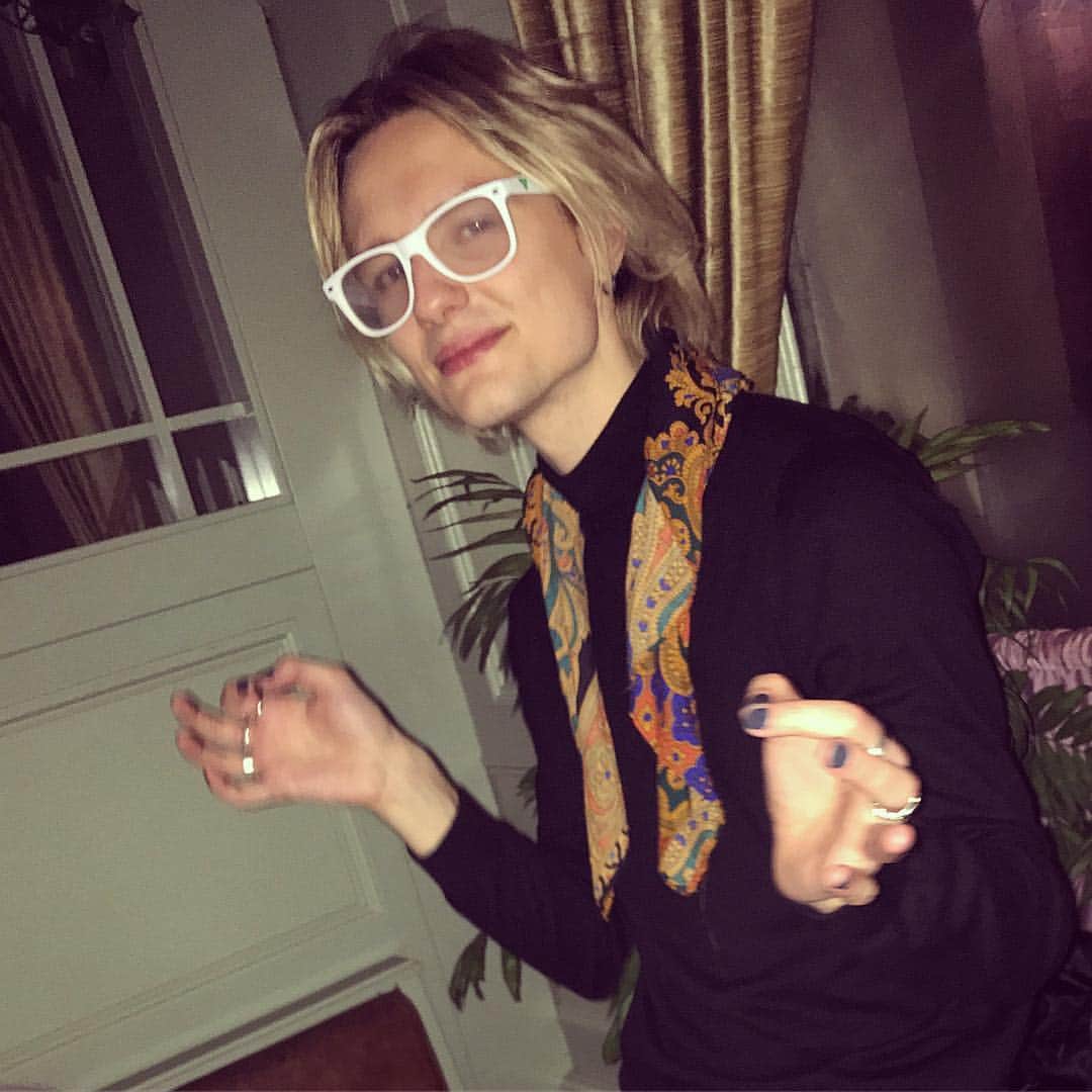 ザ・フー・コンスピラシーのインスタグラム：「HAPPY BIRTHDAY TO OUR FAVORITE OSCAR!!!! 🎉🎈🍰 We love you so much, #FooFamily for life. Major congrats on passing 1 million with ‘I Love It’ 🥀 🍾🥂」