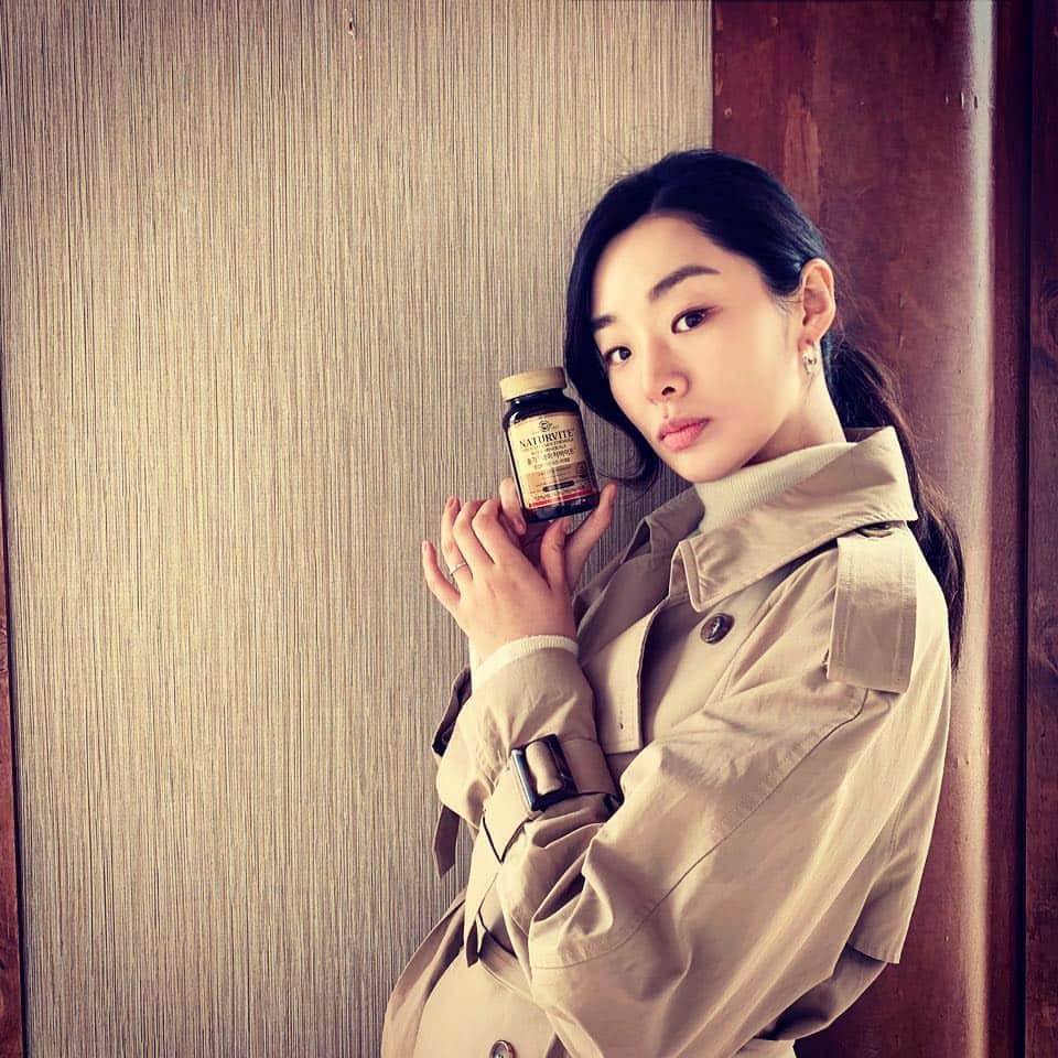 ステファニー・リーのインスタグラム：「오늘 황후의 품격 마지막회!  솔가 덕분에 건강하게 촬영 마쳤어요! 감사해용!! #솔가#Solgar#naturvite」