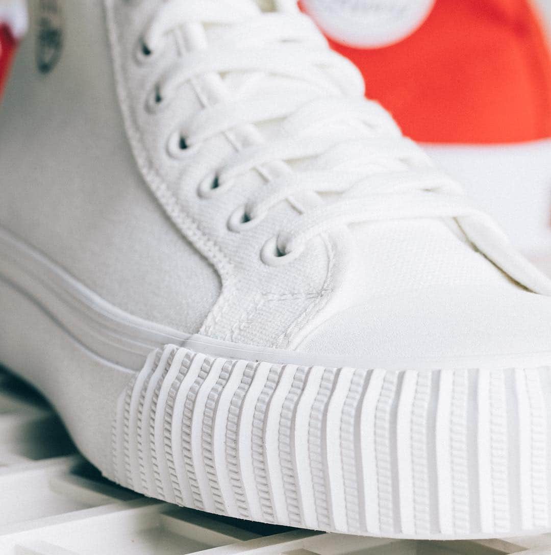 PFフライヤーズのインスタグラム：「CENTER MONO | Minimal details. Maximum statement.」