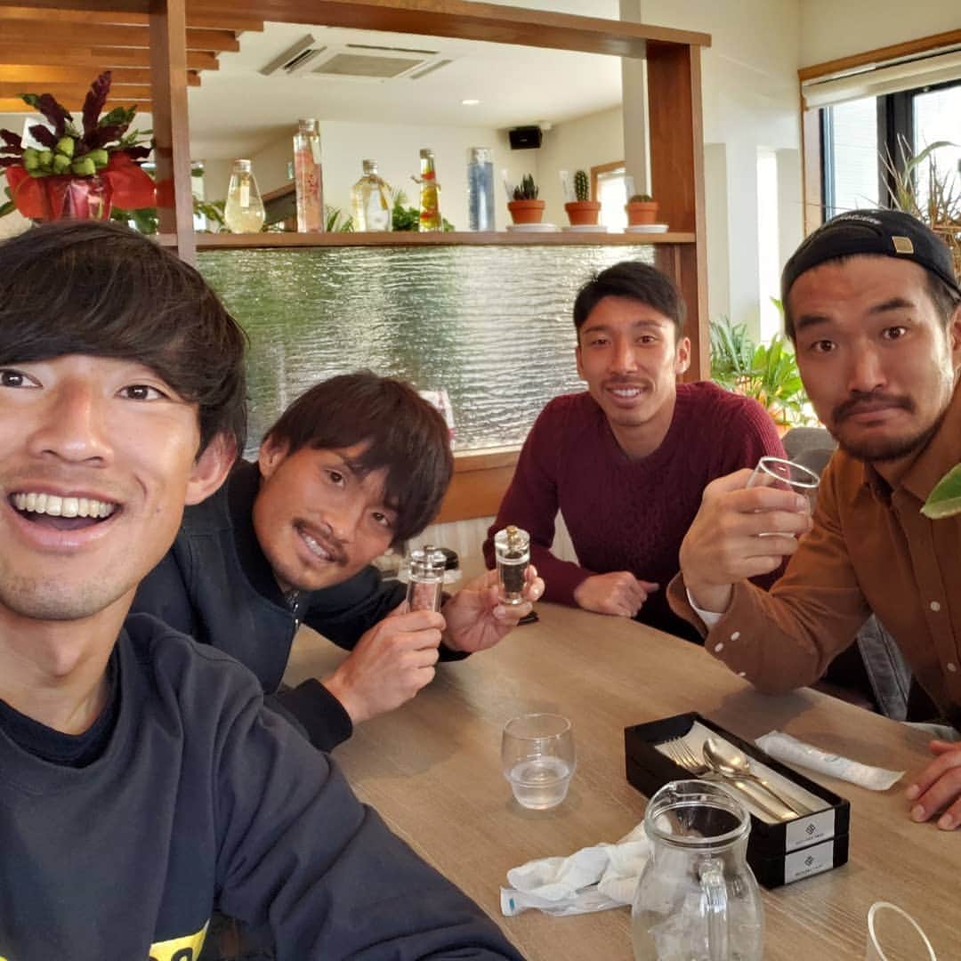 のインスタグラム：「86年でランチタイム。これからザスパの事やサッカーの事などのせていきたいと思います。よろしくお願いします。  #辻正男 #渡辺広大 #舩津徹也  #福田俊介 #ｻﾞｽﾊﾟｸｻﾂ群馬」