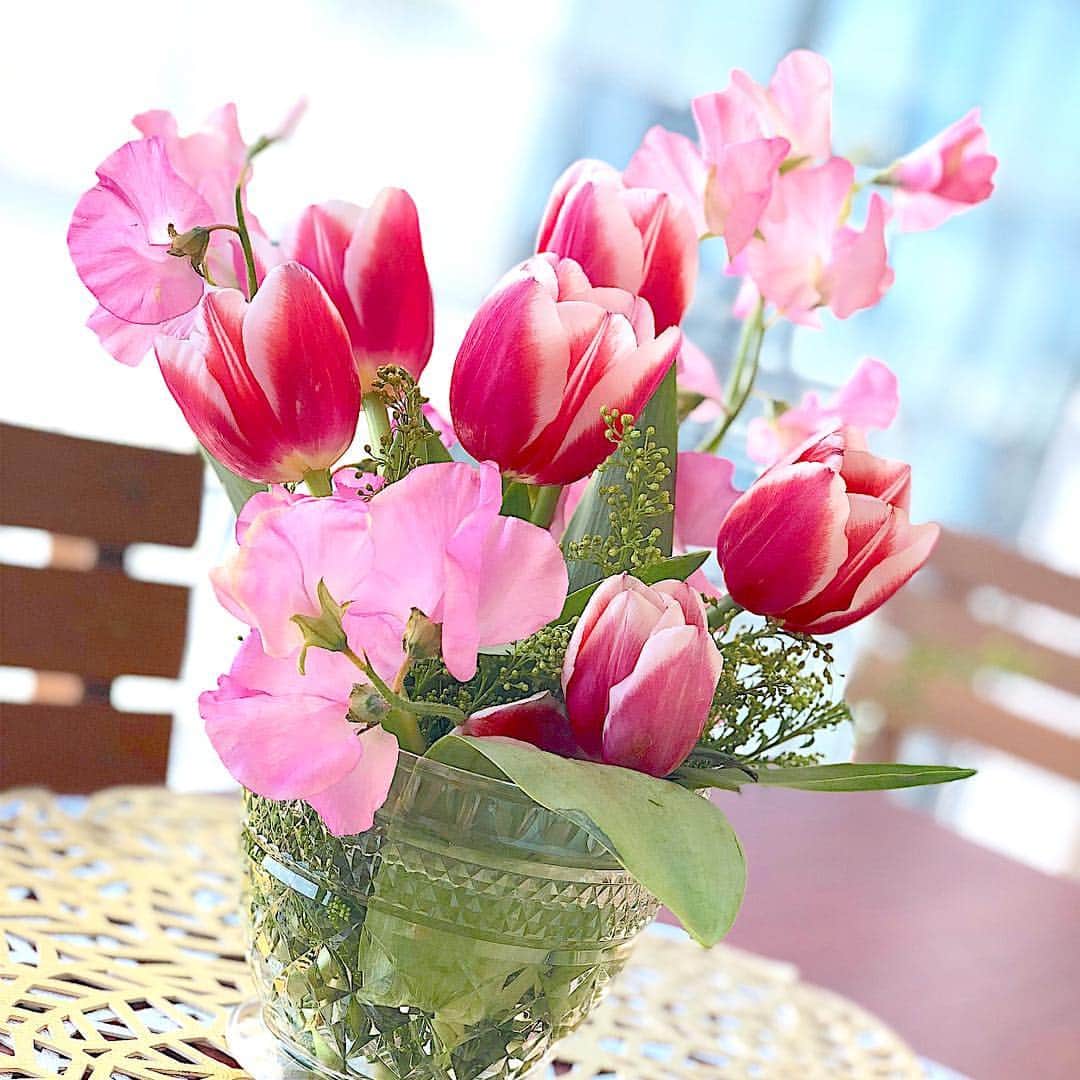若月彩子のインスタグラム：「春が待ち遠しい🌷 #春の花#チューリップ#スイートピー#春の予感#春がまちどおしい#お花大好き#美しいお花#お花に癒される」
