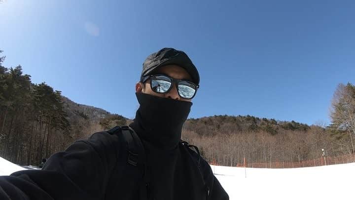 のインスタグラム：「年一の雪山 息子の成長に伴い、回数増えるかもな！ 高校まで自己流でやってたけど 楽しいな！！ #家族スキー#楽しすぎ」