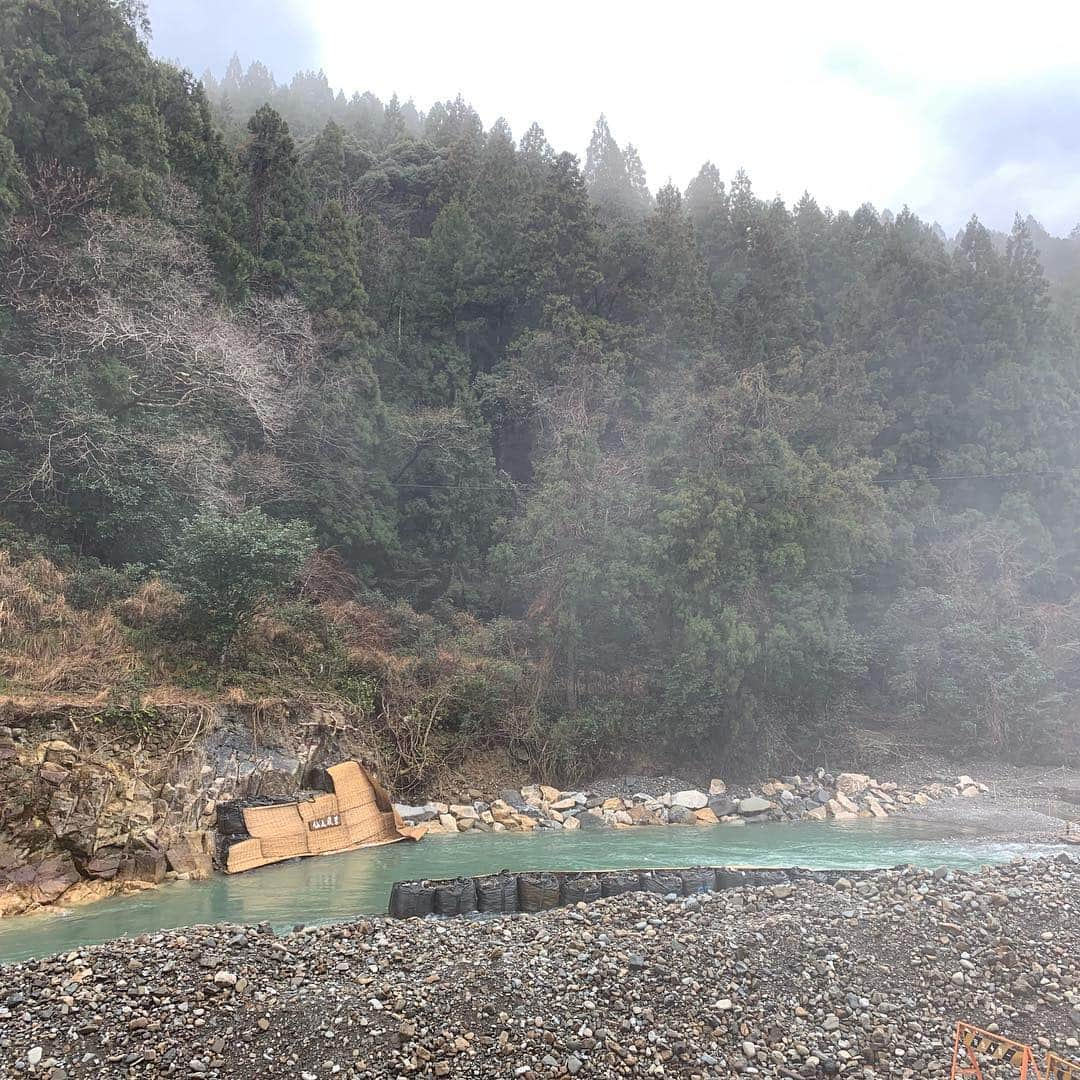 Fujiya Ryokan 川湯温泉 冨士屋さんのインスタグラム写真 - (Fujiya Ryokan 川湯温泉 冨士屋Instagram)「仙人風呂が昨日の雨で流出したため今年度の仙人風呂は終了しました。  http://bit.ly/2gU3DJY  #kawayuonsen #fujiya_ryokan #onsen #kumanokodo #sennin-buro」2月21日 16時18分 - fujiya_ryokan