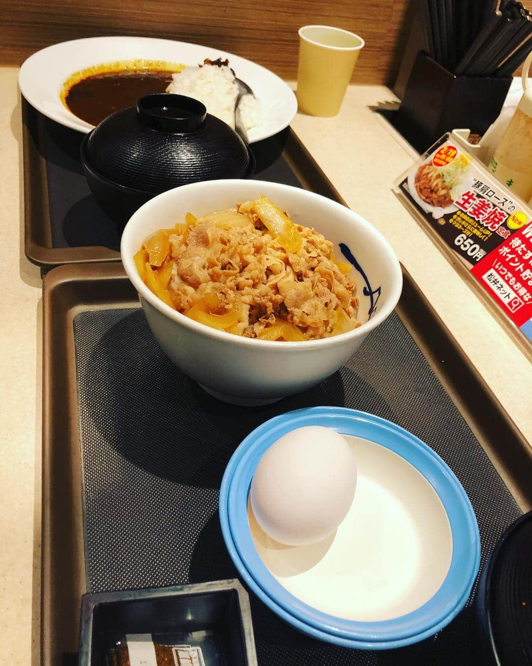 江口拓也さんのインスタグラム写真 - (江口拓也Instagram)「カレーをおかずに牛丼の図💁🏻‍♂️ #カレー #牛丼」2月21日 16時43分 - takuyaeguchi81