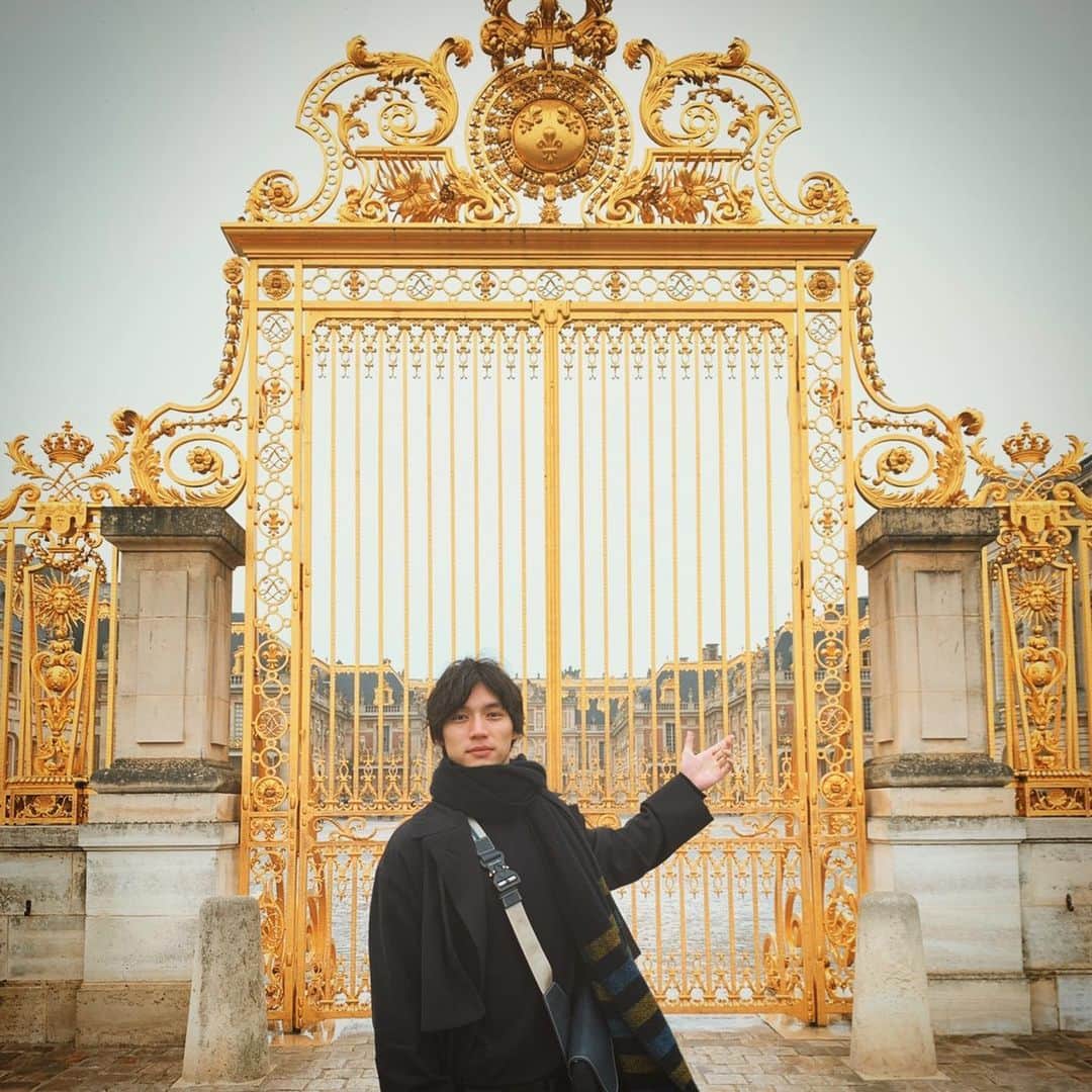 福士蒼汰さんのインスタグラム写真 - (福士蒼汰Instagram)「Memories in Paris. I went to #louvremuseum #thepalaceofversailles  Huge power was there.  パリの思い出 ルーブル美術館とベルサイユ宮殿に行ったよ  大きかったなぁ  #paris #dior #hugepower」2月21日 17時44分 - fukushi_sota_official