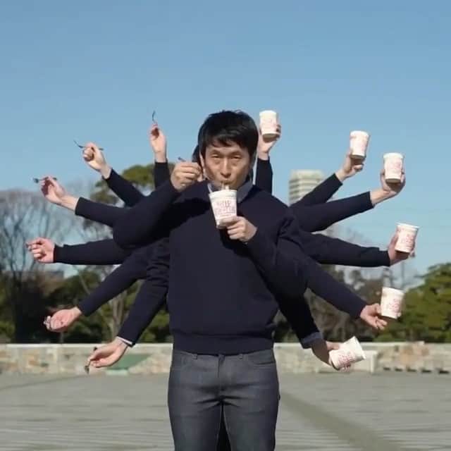 大川竜弥のインスタグラム：「#repost @cupnoodle_jp ・・・ なんか凄そうに見える カップヌードルの食べ方  #日清 #日清食品 #NISSIN #カップヌードル #麺スタグラム #cupnoodle #cupnoodles #ラーメン #千手観音 #千手観音ダンス」