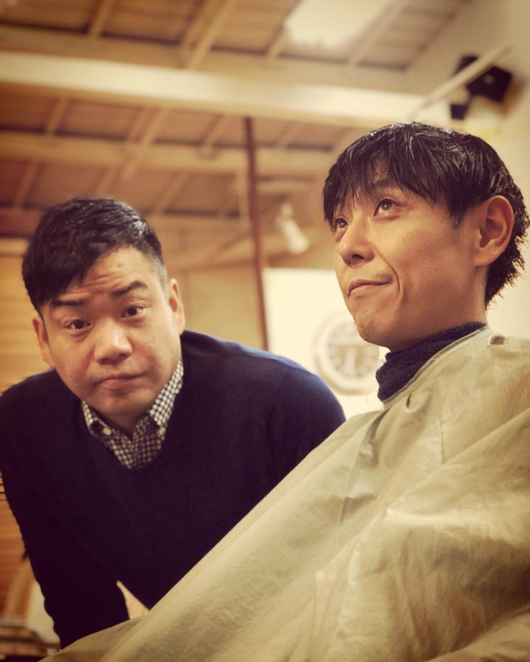 杉本知香さんのインスタグラム写真 - (杉本知香Instagram)「アンバランス黒川さん初散髪😊😊😊 山さんとは小学生からの友達で 仲良く一緒に美容院😊😊😊 黒川さん、25年前とほとんど変わってないのが凄い‼︎ #アンバランス  #アンバランス山本#アンバランス黒川 #太田プロ #高橋一生 #羽生結弦 #似てる 😆 #中目黒美容室#ポートレート」2月21日 19時56分 - sugimotoc