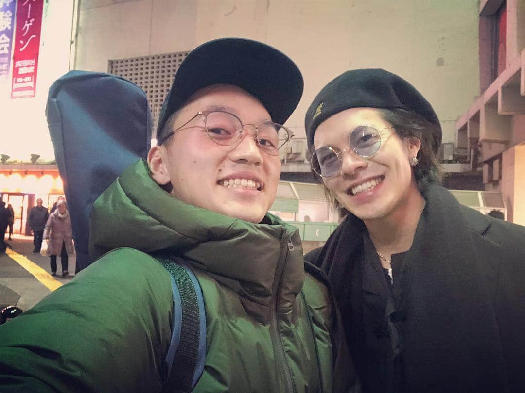 清水啓太のインスタグラム：「ギターを買いたいからと言ったら快く一緒に探しに行ってくれました😭 ガンガン良いもの作るぞー！ 新しく相棒と共にまた行ってきます！！！」
