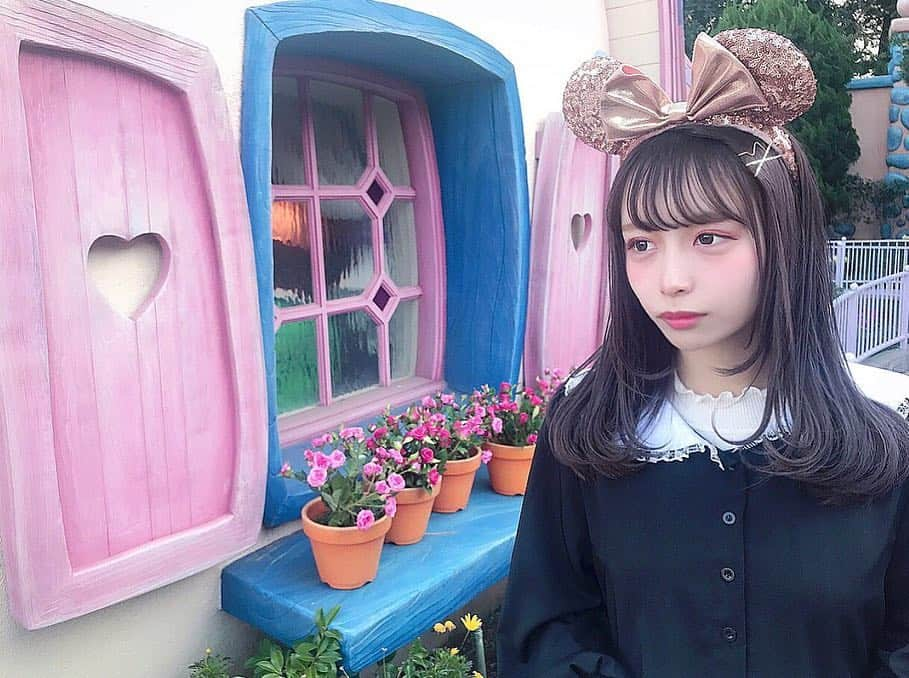 月野ちゃんさんのインスタグラム写真 - (月野ちゃんInstagram)「・ ・ ・ 🌷🌷🌸🐭 #TDL #ディズニー #ディズニーランド #ミニーちゃんのお家 #disneyland」2月21日 21時16分 - uru_cjft