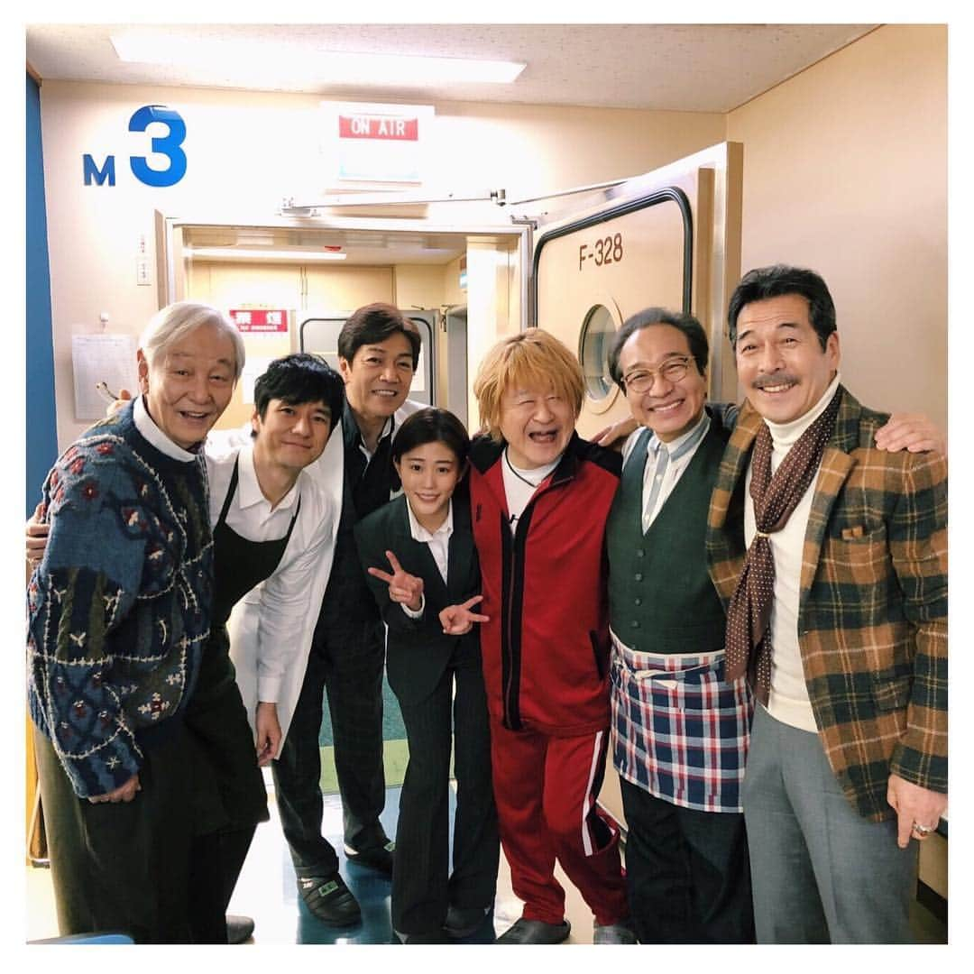 高畑充希さんのインスタグラム写真 - (高畑充希Instagram)「なにかが、、、おかしい。。 #メゾンドポリス #現場が楽しすぎる件 #迫田さんの弟 #という設定 #バンドマンを目指し早40年 #兄が警察官になりその反動でグレた #でも根はいい奴 #2枚目の笑顔 #可愛すぎる  7話のゲストは井上順さん☺︎ 明日22時。みてねー！！」2月21日 21時32分 - mitsuki_takahata