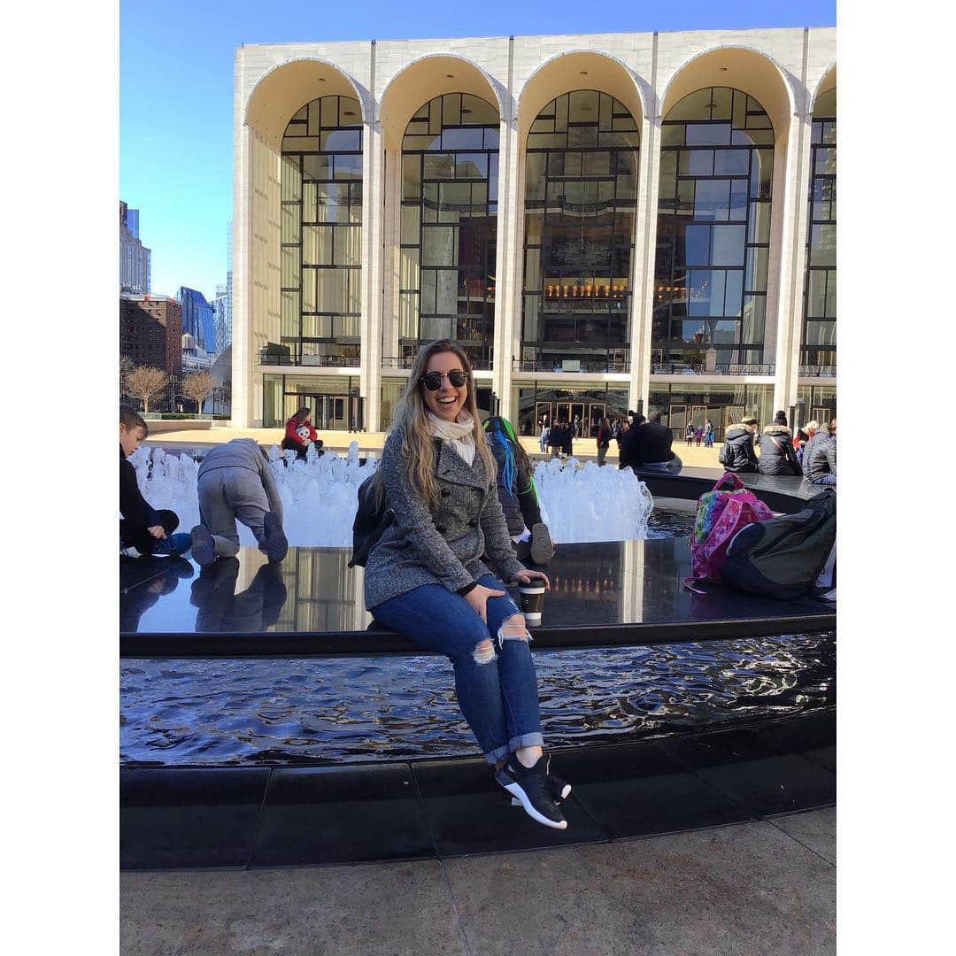 ヴァネッサ・グレニエさんのインスタグラム写真 - (ヴァネッサ・グレニエInstagram)「NYC Pt. 1: The city tour with @anya.davidov #newyork - 1️⃣ We really felt a connection with Einstein 2️⃣-3️⃣ Washington Square Park 4️⃣ Somewhere 5️⃣ Lincoln Square 6️⃣ Madison Square Garden 7️⃣ I found love in NYC at @seedandmill  8️⃣ Cute @bluestonelane  9️⃣ Cool and yummy @tap_nyc」2月21日 21時45分 - vaness_grenier