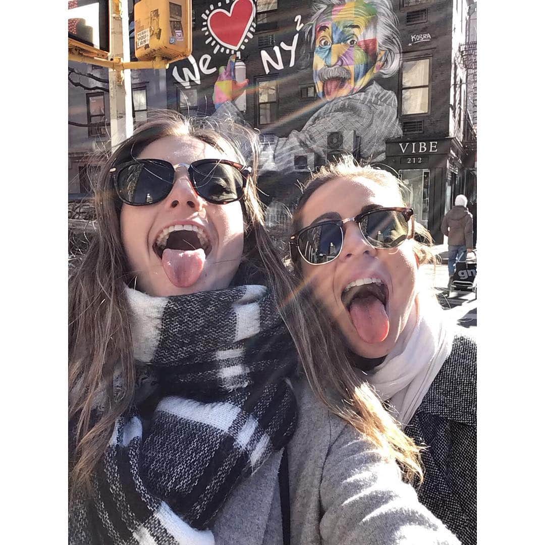 ヴァネッサ・グレニエのインスタグラム：「NYC Pt. 1: The city tour with @anya.davidov #newyork - 1️⃣ We really felt a connection with Einstein 2️⃣-3️⃣ Washington Square Park 4️⃣ Somewhere 5️⃣ Lincoln Square 6️⃣ Madison Square Garden 7️⃣ I found love in NYC at @seedandmill  8️⃣ Cute @bluestonelane  9️⃣ Cool and yummy @tap_nyc」