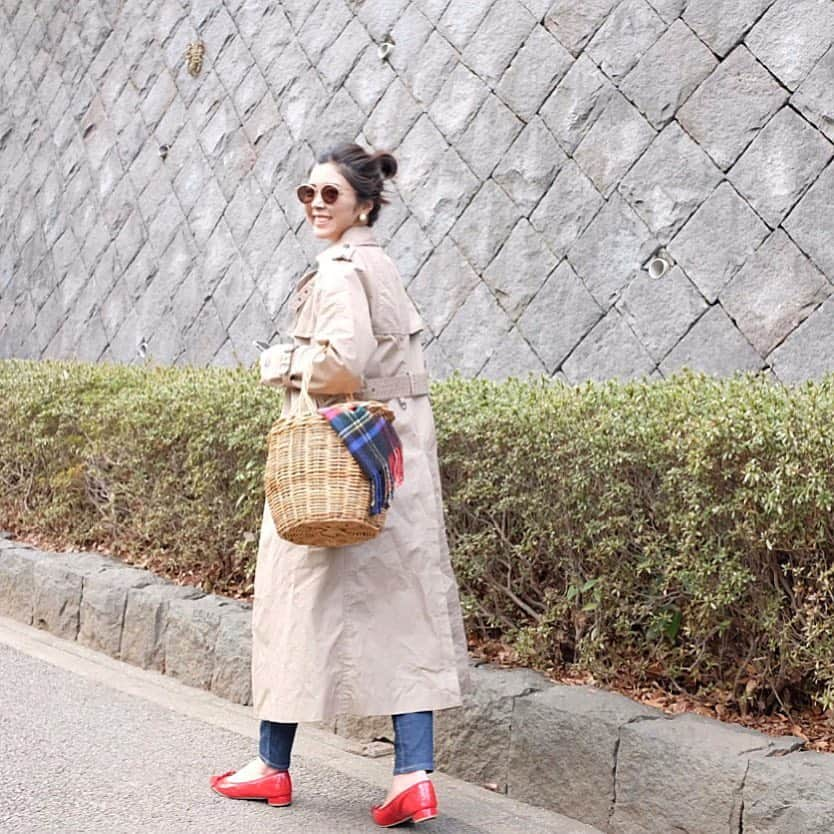 Sayakaさんのインスタグラム写真 - (SayakaInstagram)「* かごバッグ×トレンチコート❤️ 私の定番スタイル👖💕 * * * #fashion #outfit #coordinate #ootd #simple #basic #casual #trenchcoat #limpermeabile #denim #denimlover #uniqlo #menui #bascketbag #prettyballerinas #redshoes  #sayakascoordinate #今日の服 #コーディネート #コーデ #シンプル #シンプルコーデ #トレンチコート #リンペルメアビレ #デニム #ユニクロ #かごバッグ #バレエシューズ #プリティバレリーナ」2月21日 22時39分 - sayaka_0523