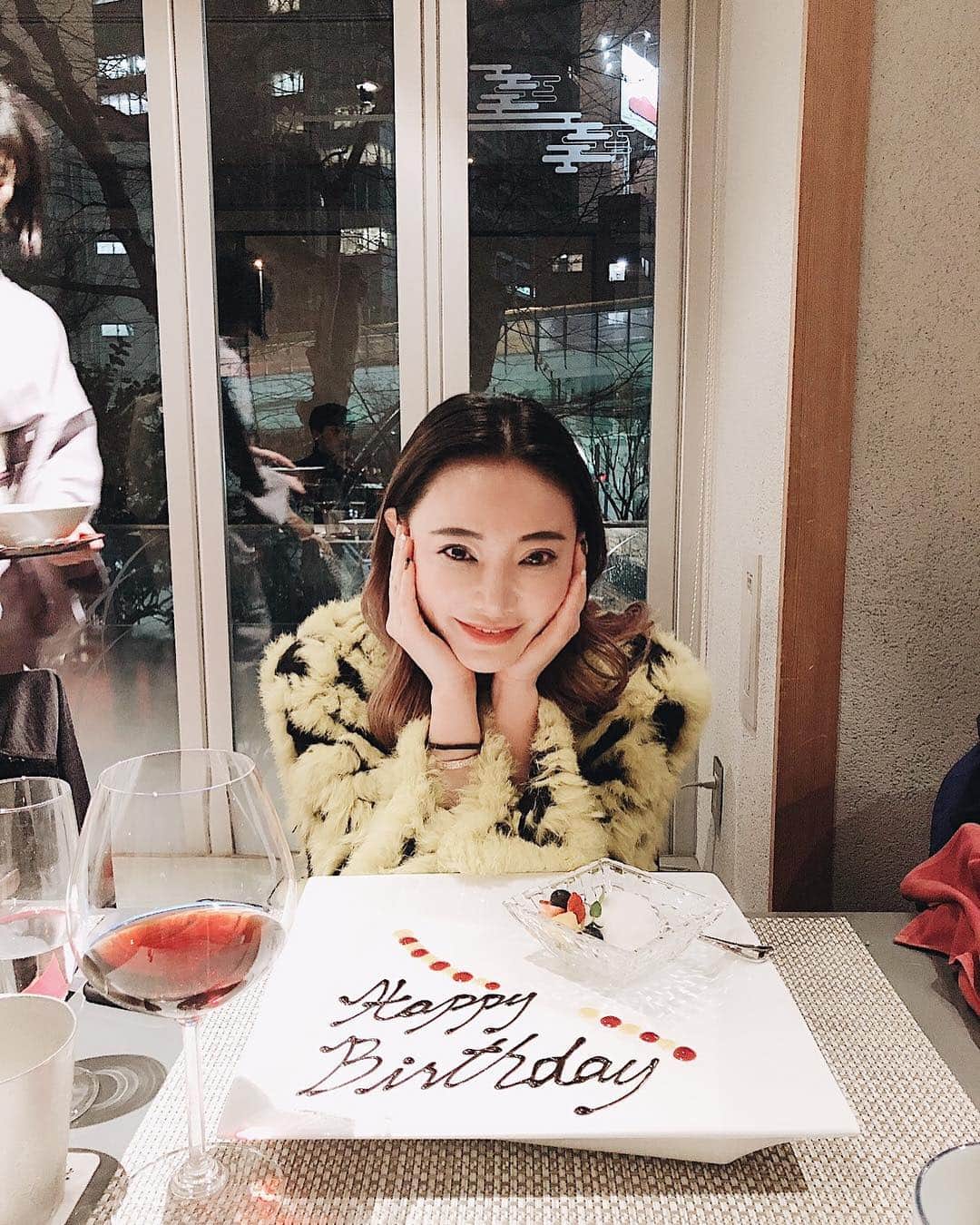 クリスティン・ウェイのインスタグラム：「Thank you everyone ❤︎ #birthday #friends #bff #happylife #クリスティンウェイ」