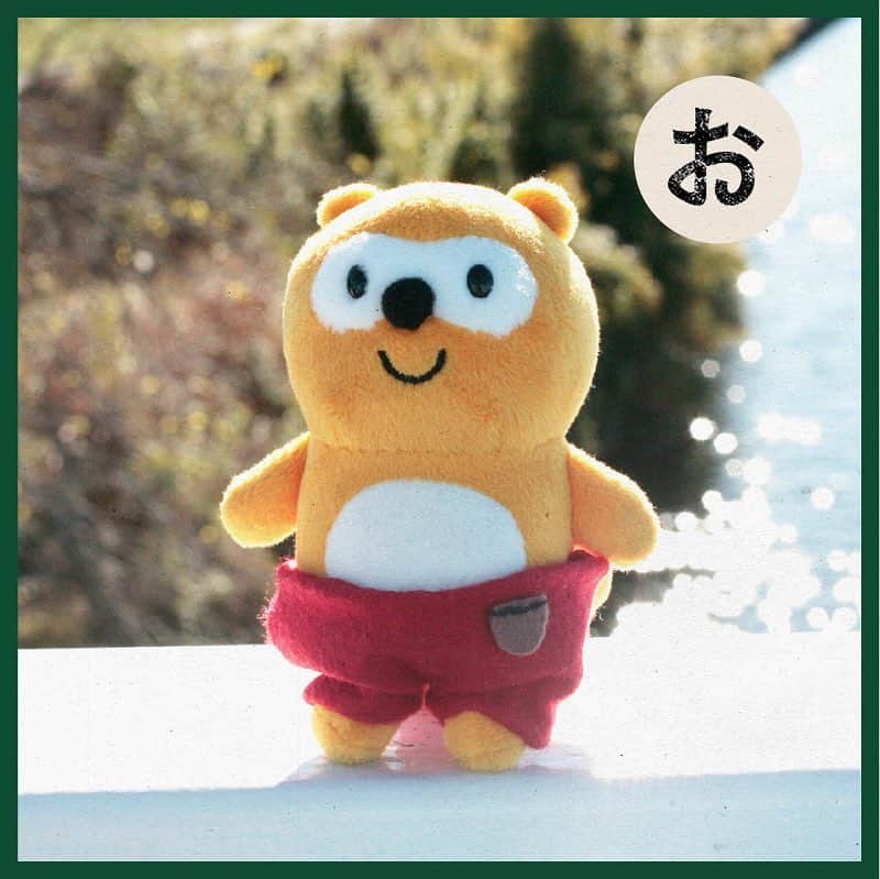 ポンタのインスタグラム：「. #ポンタかるた #読み札の文言をあててみてね . . . 「お」 . 左にスワイプ⬅︎してね! . . . . . . . おへそもあったか. . . . . . …おへそ大事だね😊. . . . #残念あるある #かるた #かるた部 #ponta #ポンタ #ぬい撮り #ちょっこりさん #ポンスタグラム #撮りポン」