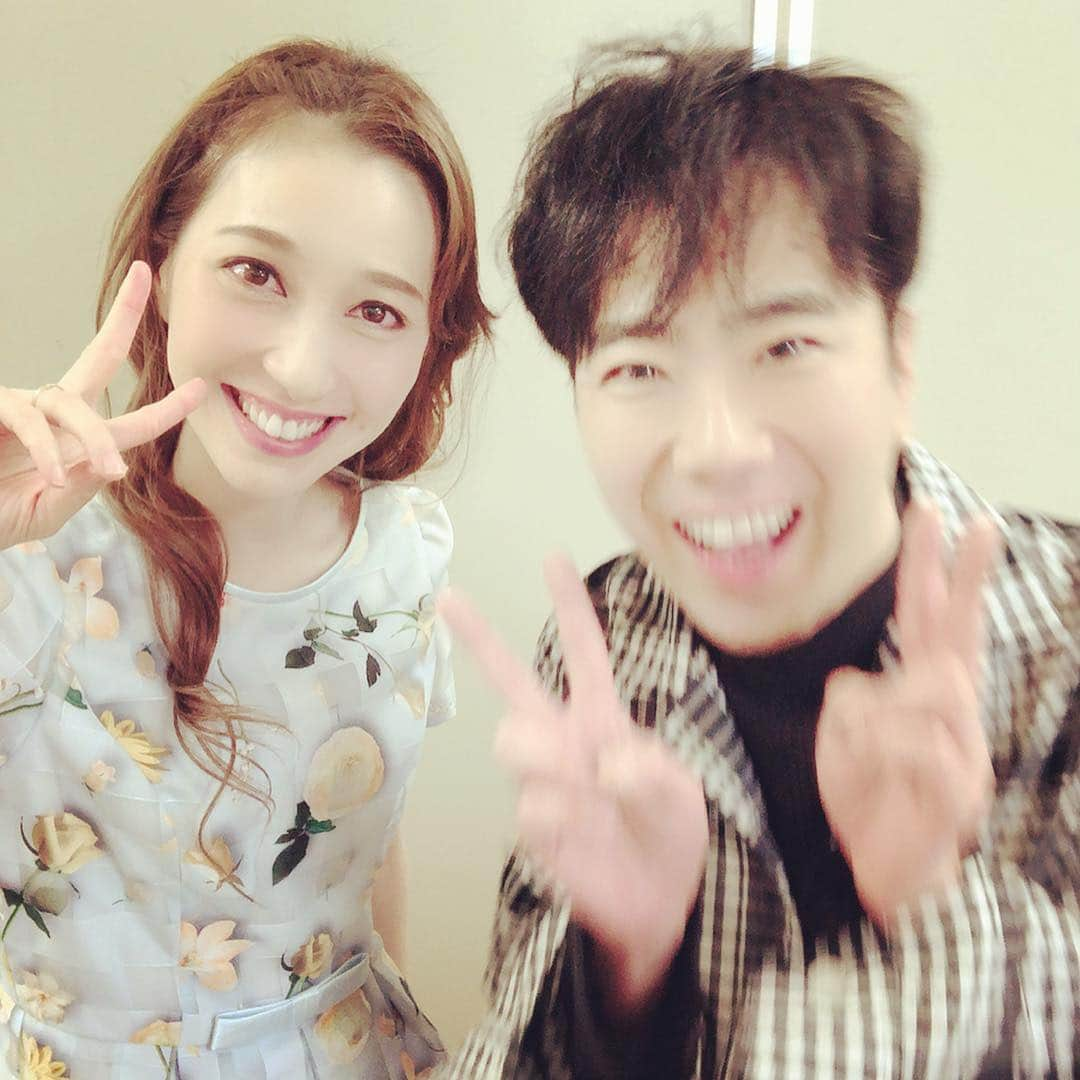 はいだしょうこさんのインスタグラム写真 - (はいだしょうこInstagram)「こんちにた😌💕 昨日のNHK「あさイチ」の生放送の 時のお写真☺️✨ ゲストで、 藤井隆さんと一緒に出演させて 頂きました😌✨ 藤井さんは、面白くて優しくて、 ステキな方です！😆✨ ミュージカル風の会話😁 私まですると思っていなかったから、少し照れました😁✨ 華丸大吉さんも、いつもとても優しくて、スタジオがほんわか😆  大好きな番組です😌💕 ありがとうございました😌✨ #華丸大吉 さん #近江アナウンサー さん #藤井隆 さん #NHK #あさイチ #バルサミコ答えられなかった😅 #また、藤井さんと、あさイチでご一緒したいな😌 #2枚目からの写真は、パターンがいっぱいだから、全部載せてね。と、藤井さん😆✨ #お約束通り😁  #初めての瞑想体験も、楽しかった。 #やっぱり、NHKは落ち着きます😌 #見て下さった皆さん、ありがとうございました😌✨ #新しくフォローや、コメント下さった皆さん、ありがとうございます☺️ #番組宛てへのメッセージもありがとうございました😌✨」2月22日 13時35分 - haida_shoko