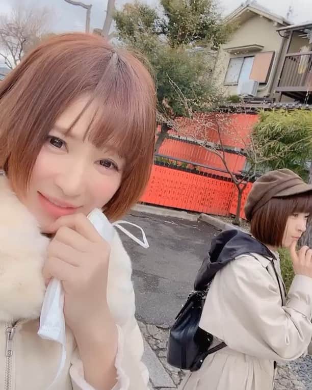 のインスタグラム：「高校生の頃の愛読書は【egg】 私、子ギャルでした😏小麦肌・ミニスカ・ルーズソックス・プリクラ帳。あの頃も楽しかったなぁ〜✨ #京都 #車折神社 #女子旅 #手島優 #みひろ #mihiro #instagood  #instadiary  #instalike #instamood  #ow #instapic #instaphoto #girl　#follow #followme  #japanesegirl」
