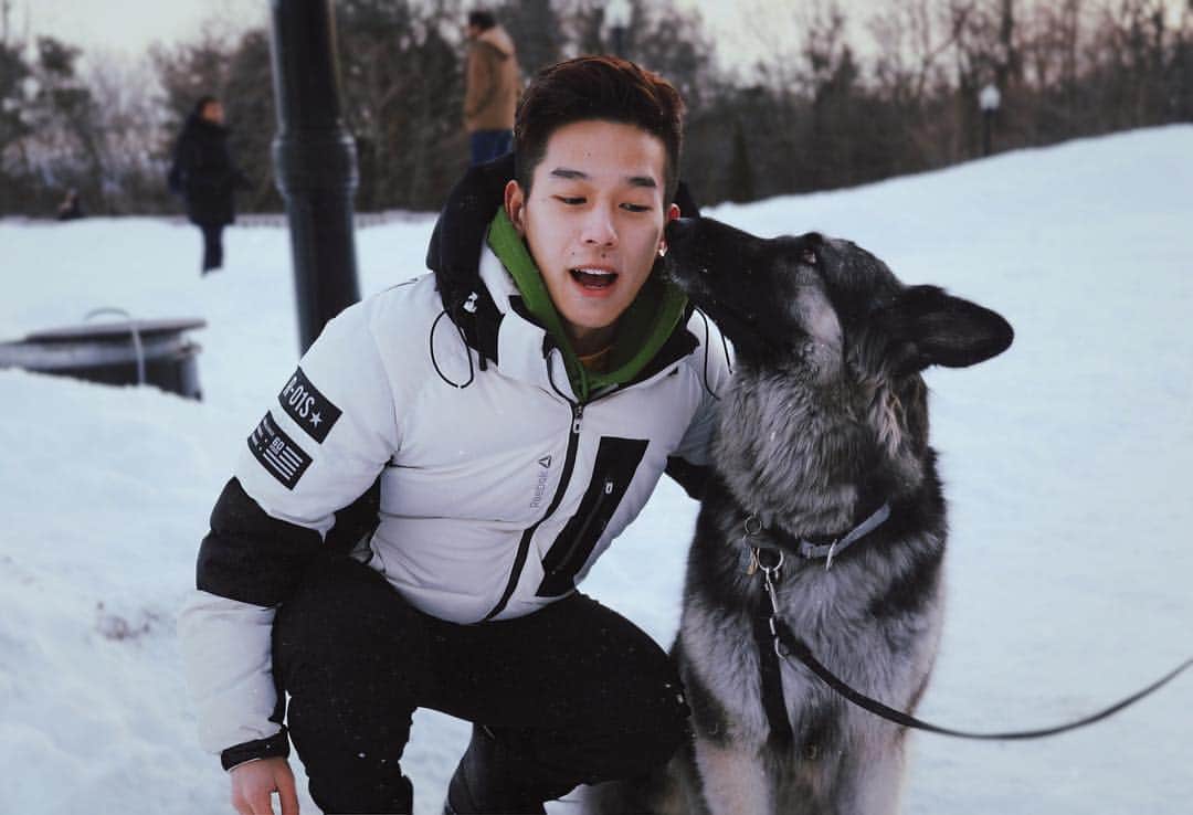 周凱翔のインスタグラム：「She kissed me!!! 🥰🥰❤️❤️ . . . . . #germanshepherd」